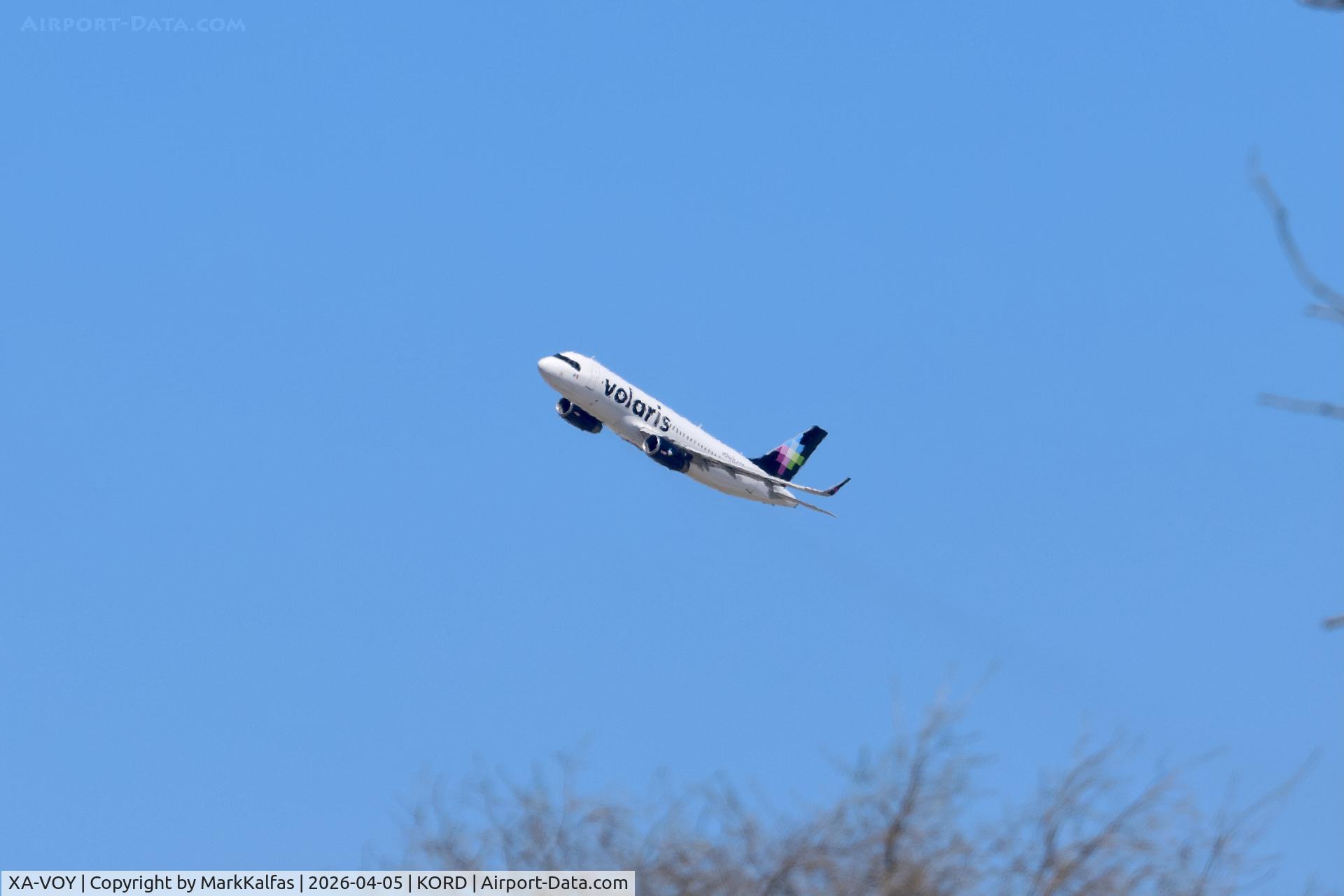 XA-VOY, 2013 Airbus A320-233, c/n 5793, A320 Volaris Airbus A320-233 XA-VOY departing 27L KORD