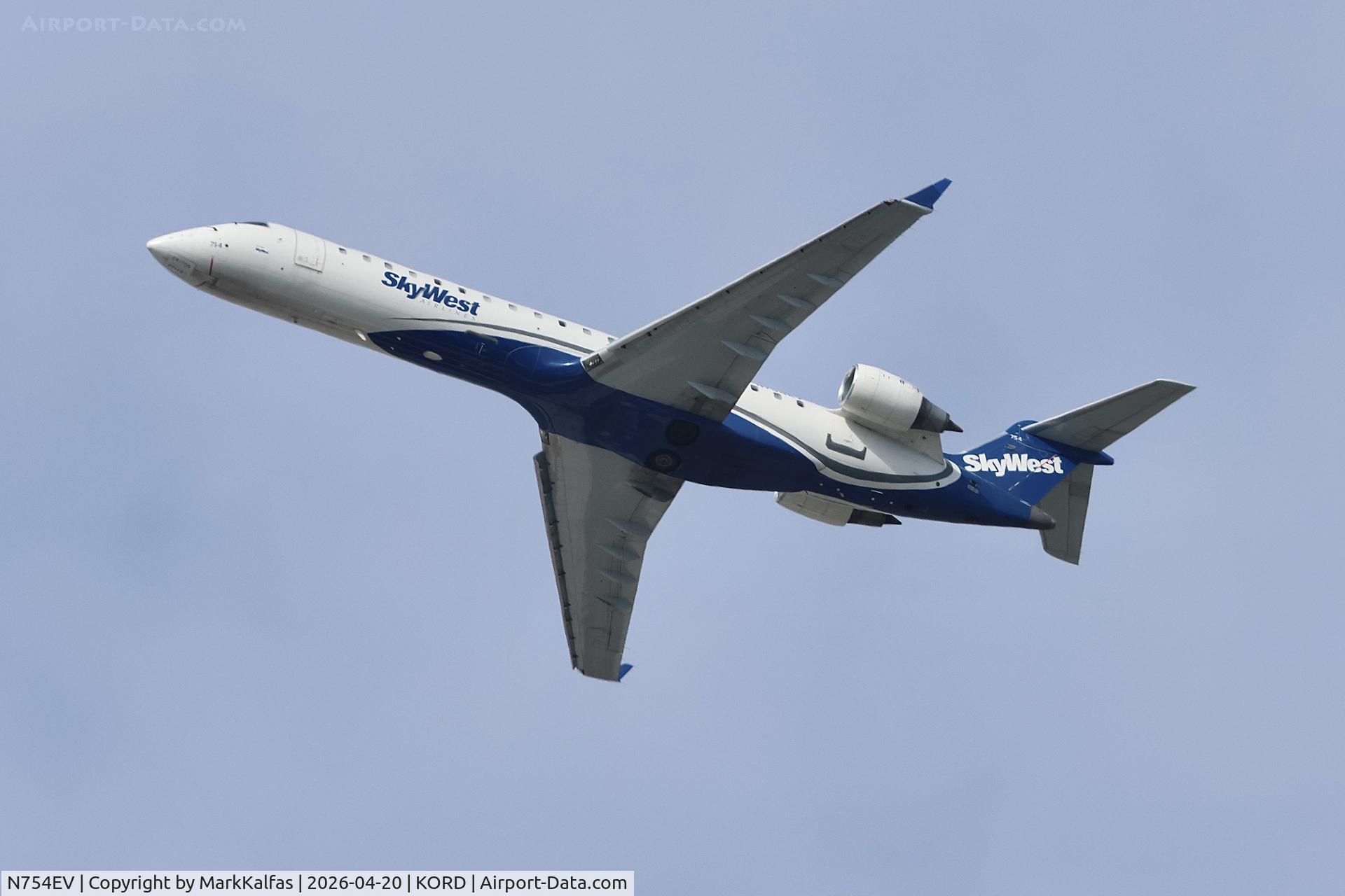 N754EV, 2004 Bombardier CRJ-701 (CL-600-2C10) Regional Jet, c/n 10173, CRJ7 SkyWest / United Express  Bombardier CRJ-701 B754EV departing 28R KORD