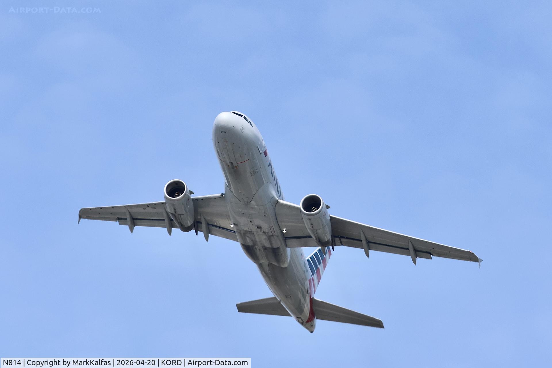 N814, 2003 Cirrus SR20, c/n 1281, A319 American Airbus A319-132 N814AW departing 28R KORD
