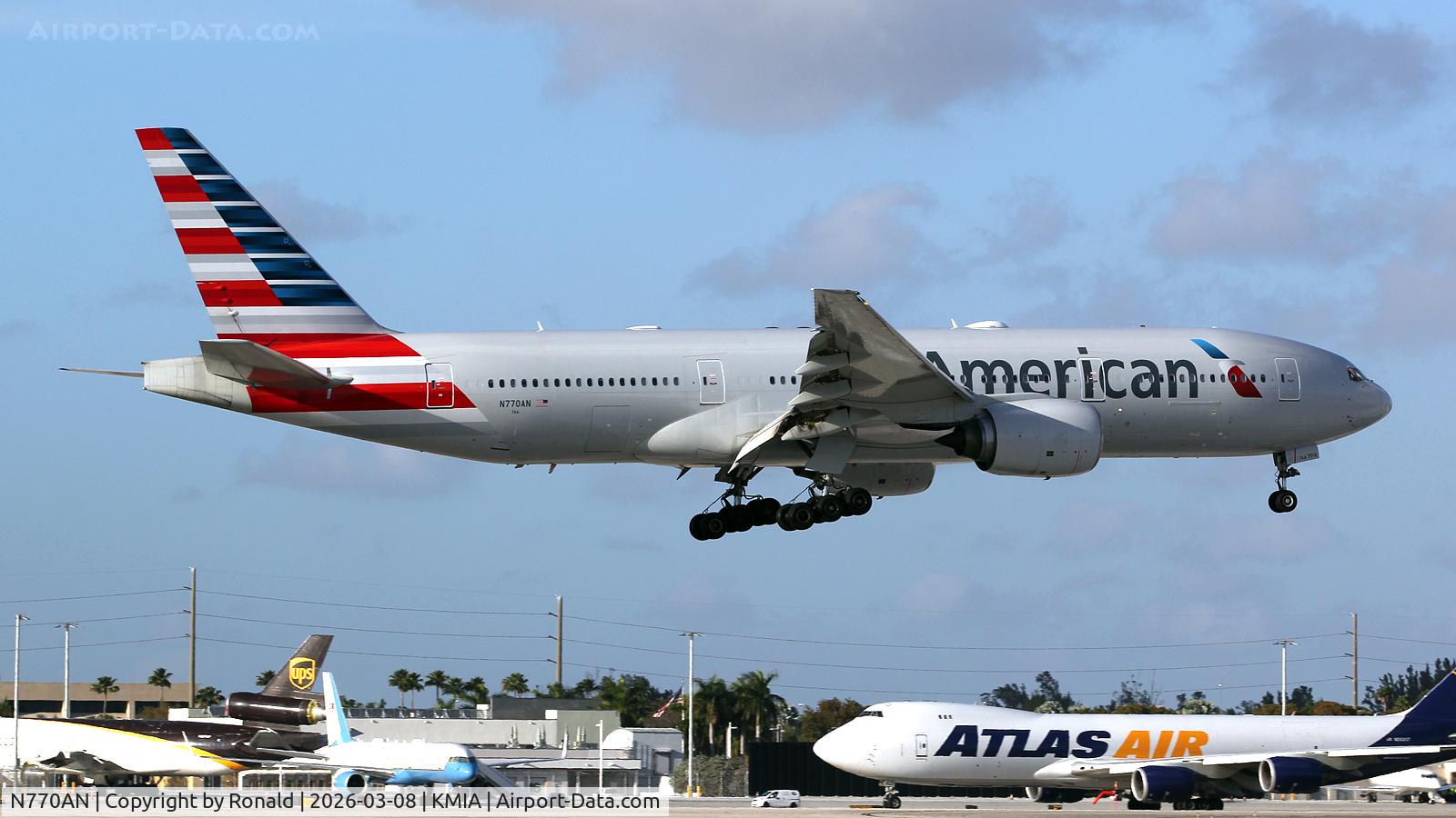 N770AN, 1999 Boeing 777-223, c/n 29578, at mia