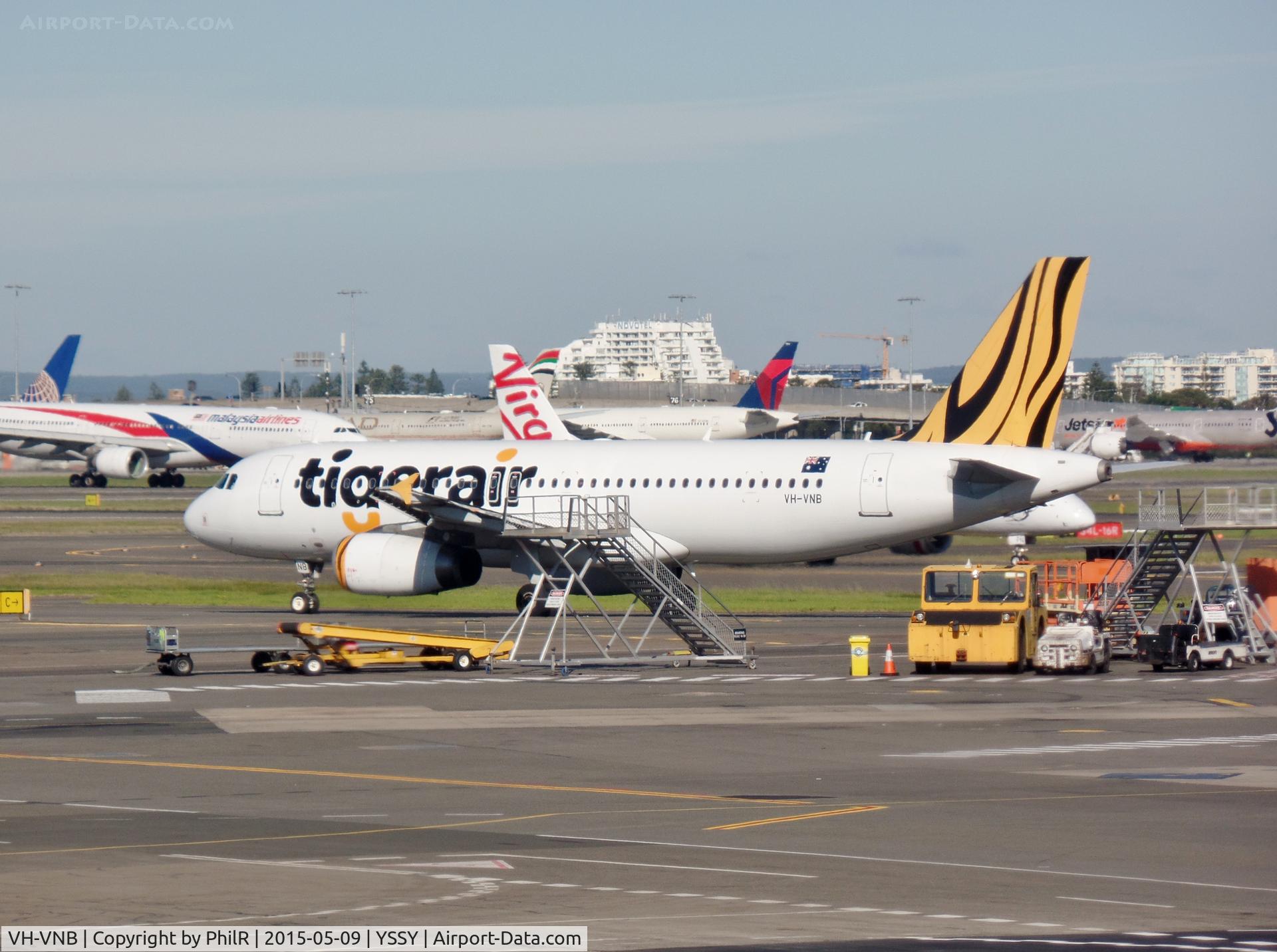 VH-VNB, 2006 Airbus A320-232, c/n 2906, VH-VNB 2006 A320-200 Tigerair SYD