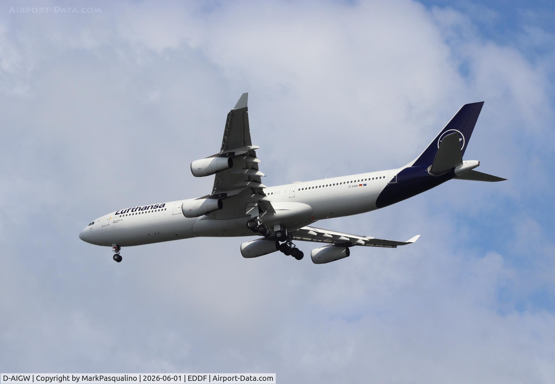 D-AIGW, 2000 Airbus A340-313X, c/n 327, Airbus A340-313X