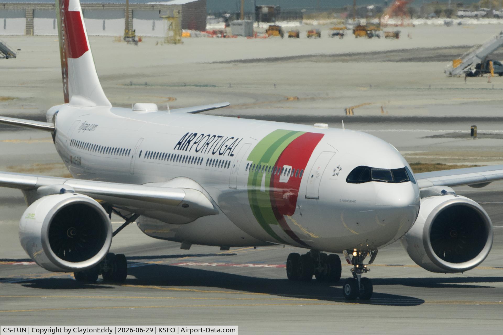 CS-TUN, 2019 Airbus A330-941, c/n 1921, Sky Terrace SFO 2026