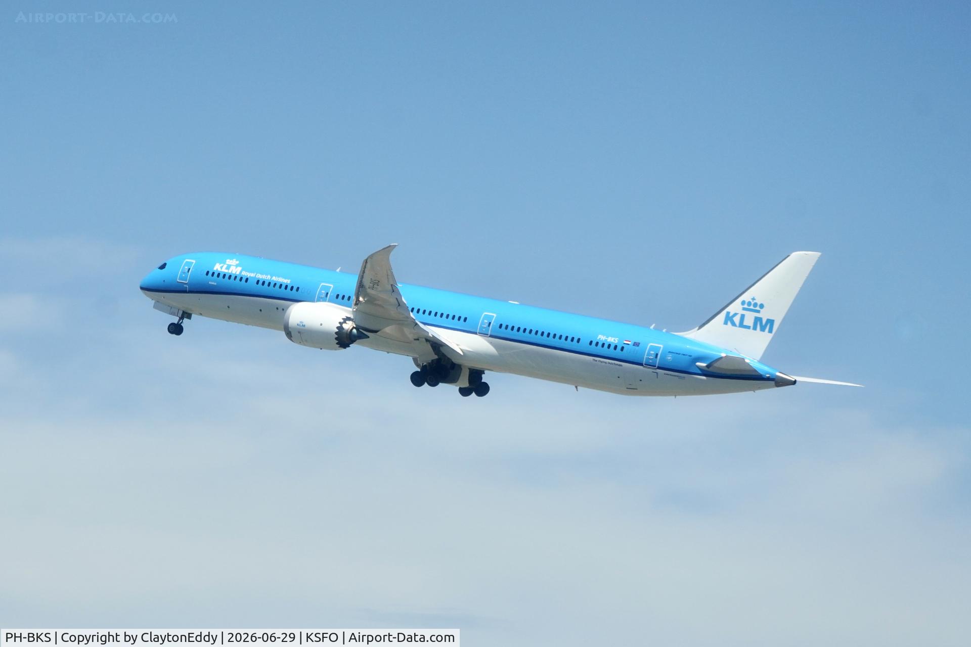 PH-BKS, 2025 Boeing 787-10 Dreamliner Dreamliner, c/n 42502 l/n 1266, Sky Terrace SFO 2026