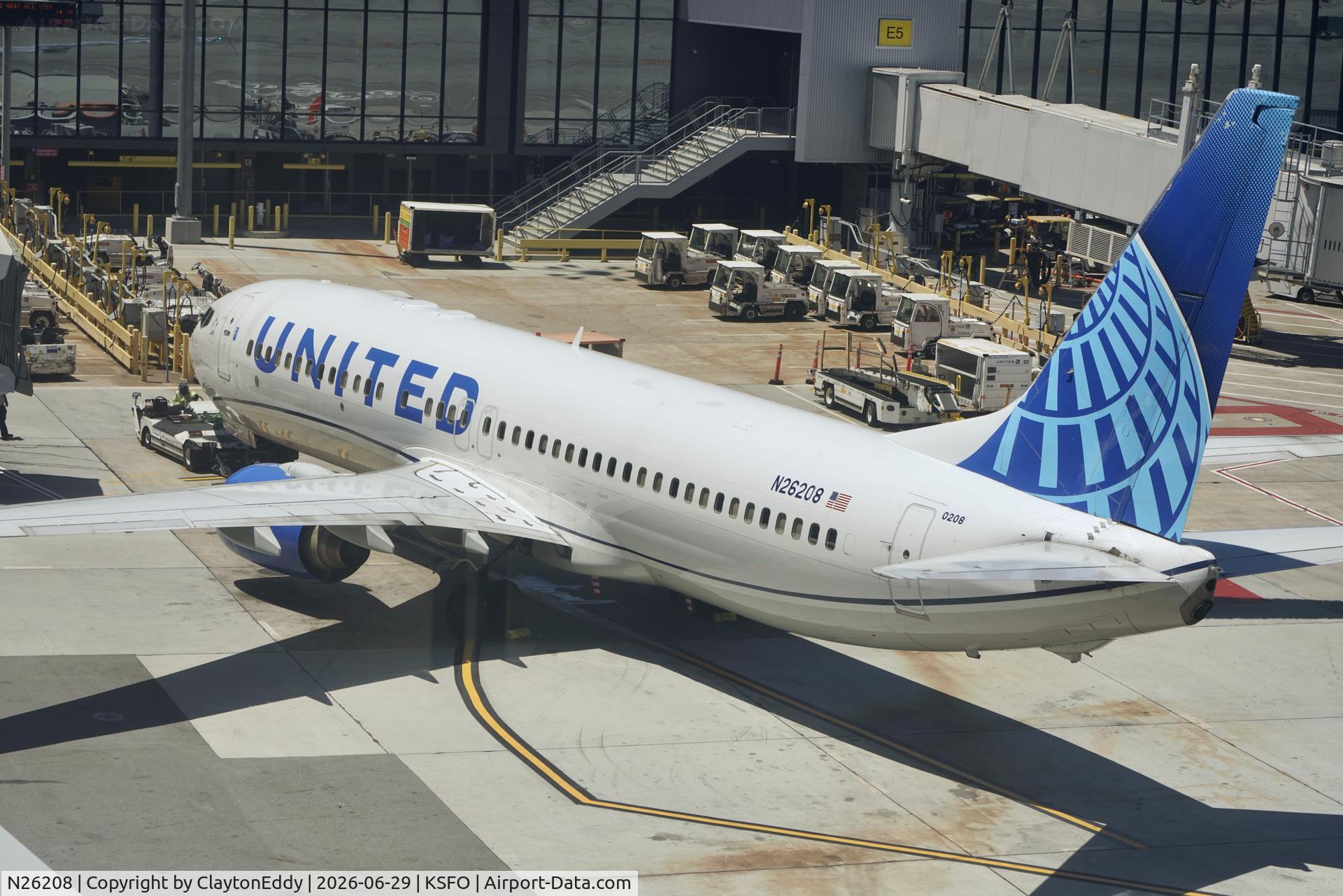 N26208, 2000 Boeing 737-824, c/n 30580, Sky Terrace SFO 2026