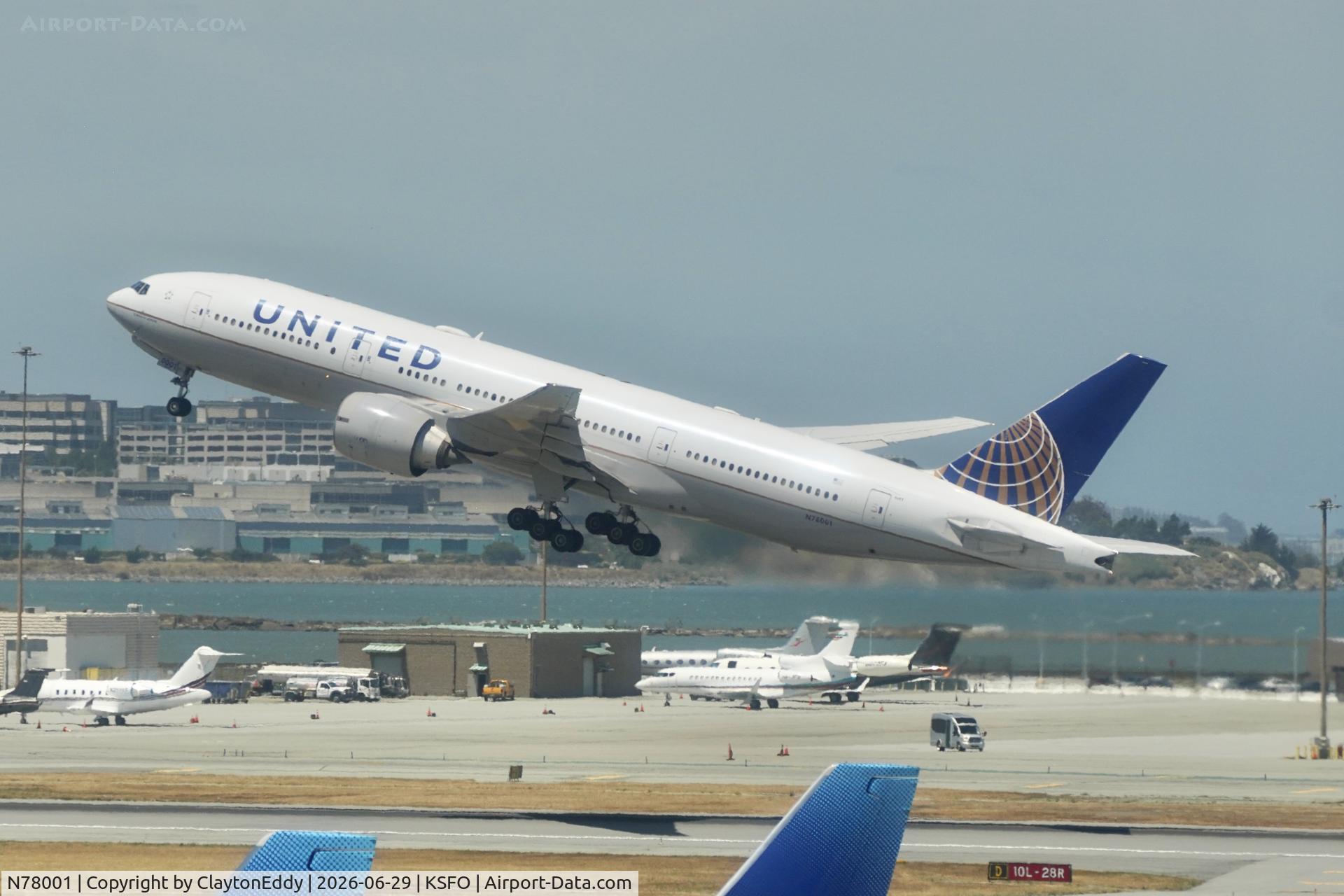 N78001, 1998 Boeing 777-224, c/n 27577 l/n 161, Sky Terrace SFO 2026