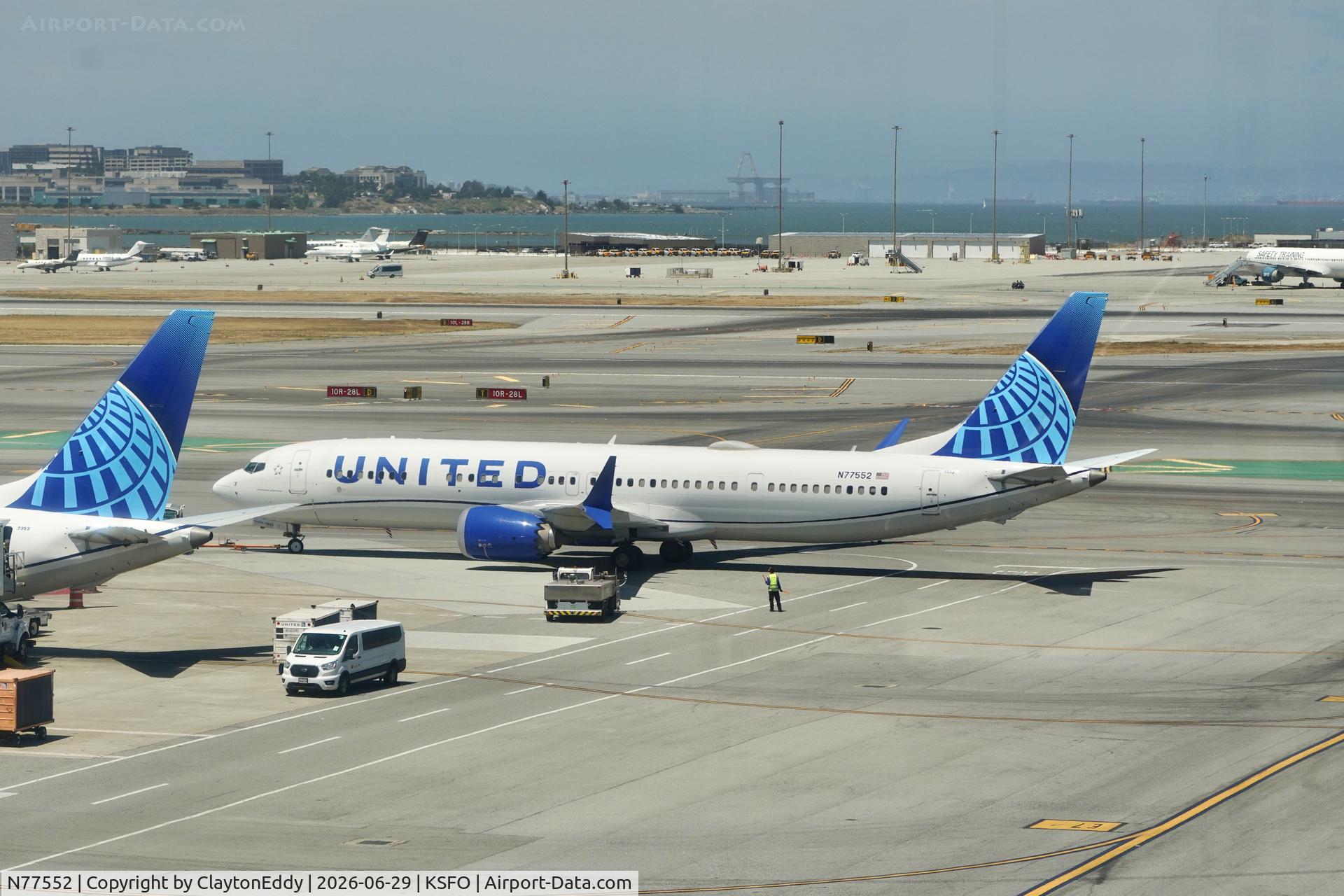 N77552, 2023 Boeing 737 MAX 9, c/n 67179 l/n 8512, Sky Terrace SFO 2026