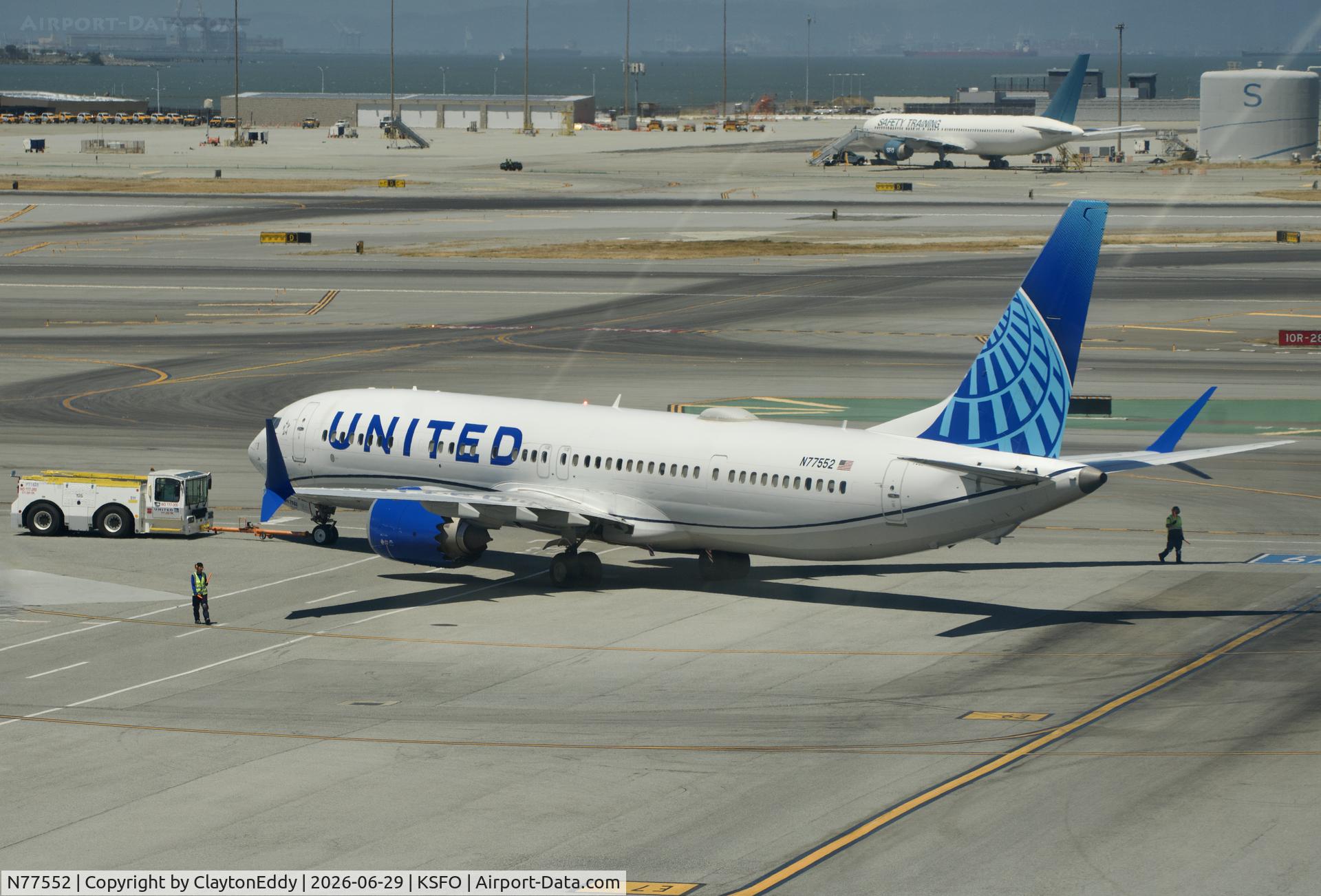 N77552, 2023 Boeing 737 MAX 9, c/n 67179 l/n 8512, Sky Terrace SFO 2026