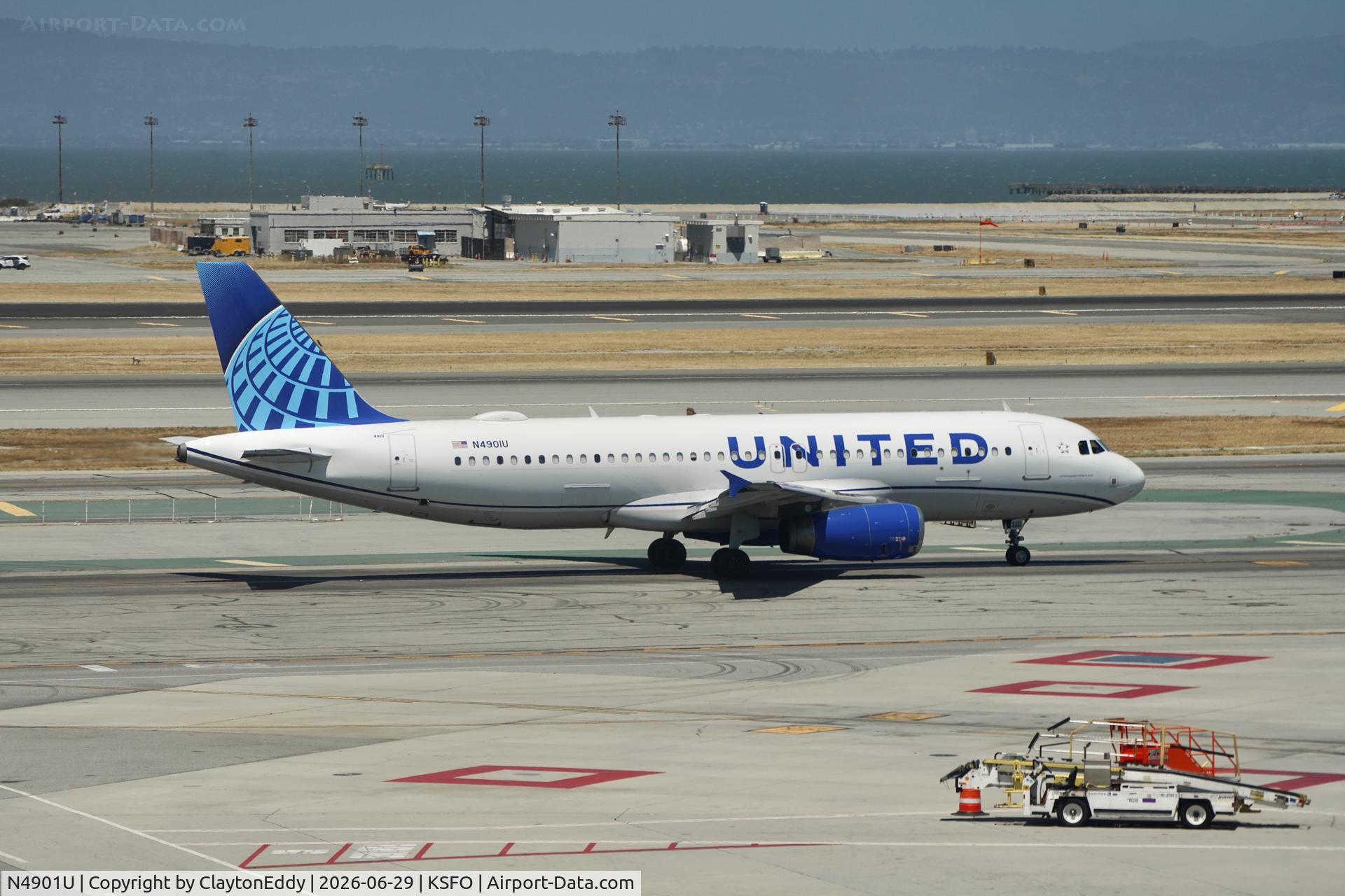 N4901U, 2006 Airbus A320-232, c/n 2680, Sky Terrace SFO 2026