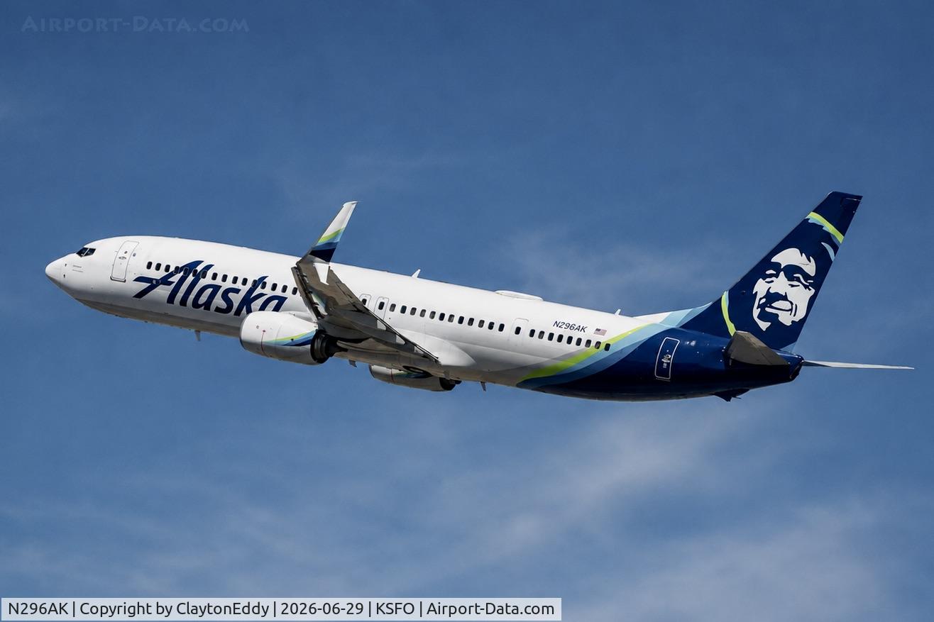 N296AK, 2018 Boeing 737-900/ER, c/n 64304, Sky Terrace SFO 2026