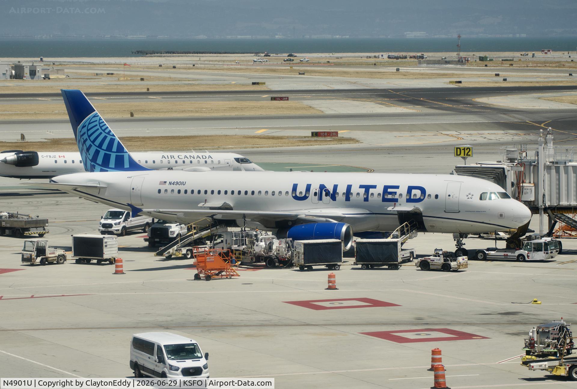 N4901U, 2006 Airbus A320-232, c/n 2680, Sky Terrace SFO 2026