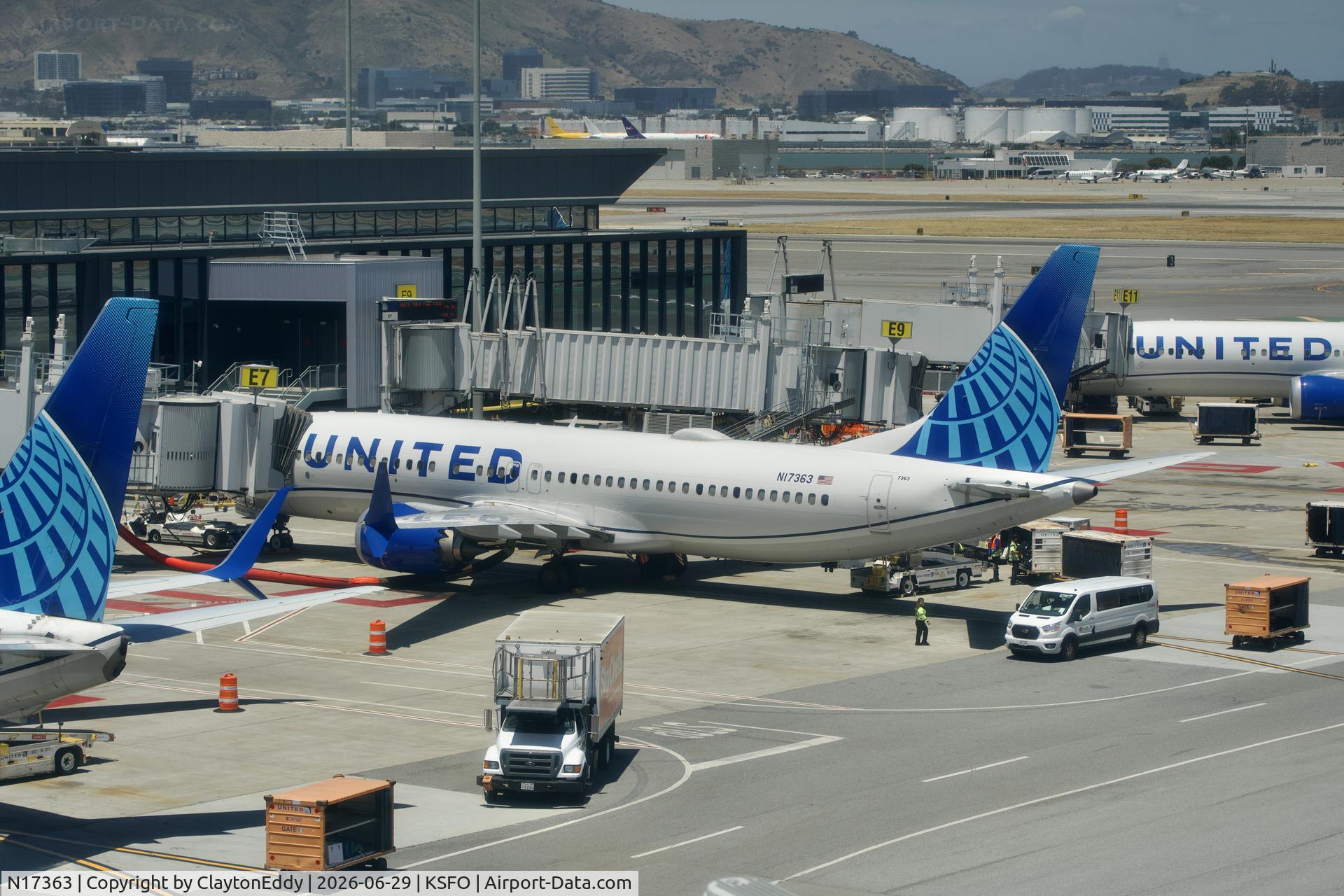 N17363, 2025 Boeing 737 MAX 8, c/n 67629 l/n 9061, Sky Terrace SFO 2026