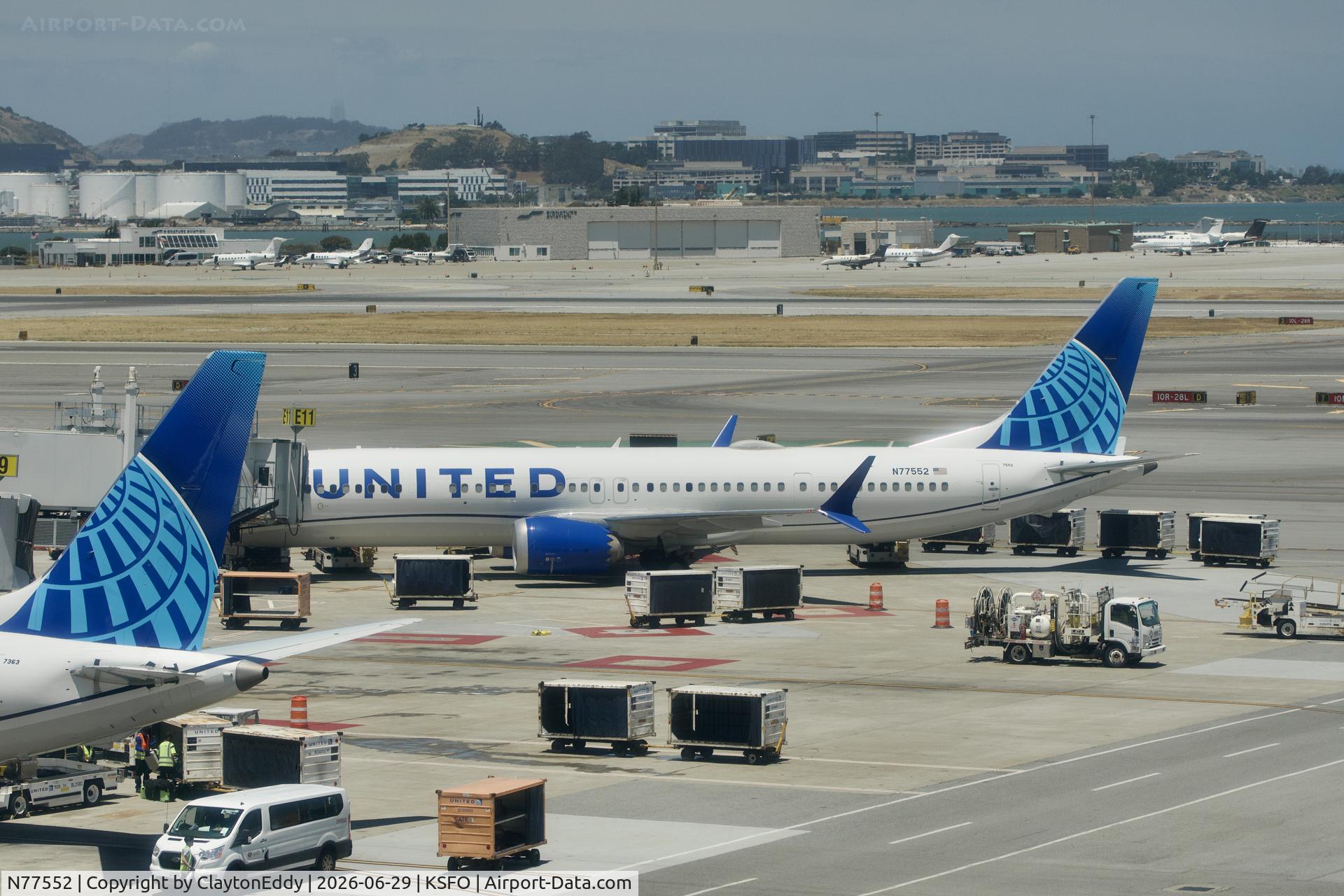N77552, 2023 Boeing 737 MAX 9, c/n 67179 l/n 8512, Sky Terrace SFO 2026