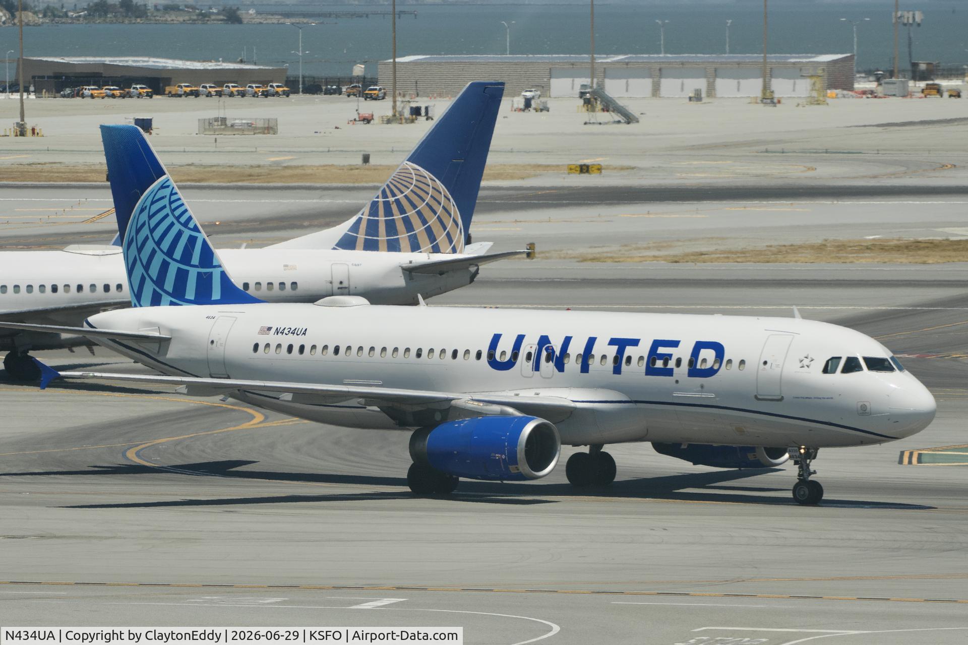 N434UA, 1996 Airbus A320-232, c/n 592, Sky Terrace SFO 2026