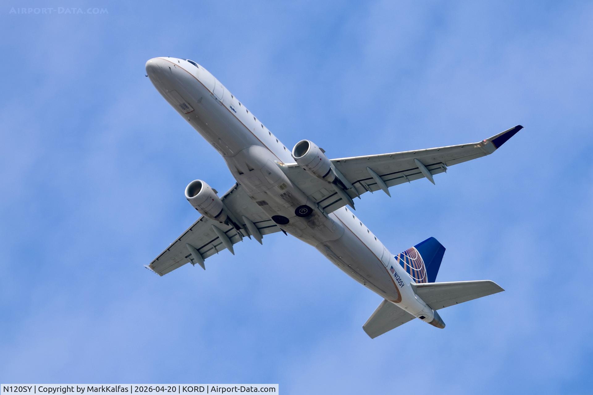 N120SY, 2014 Embraer 175LR (ERJ-170-200LR), c/n 17000425, E75L SkyWest / United Express Embraer Embraer 175LR , N120SY departing 28R KORD