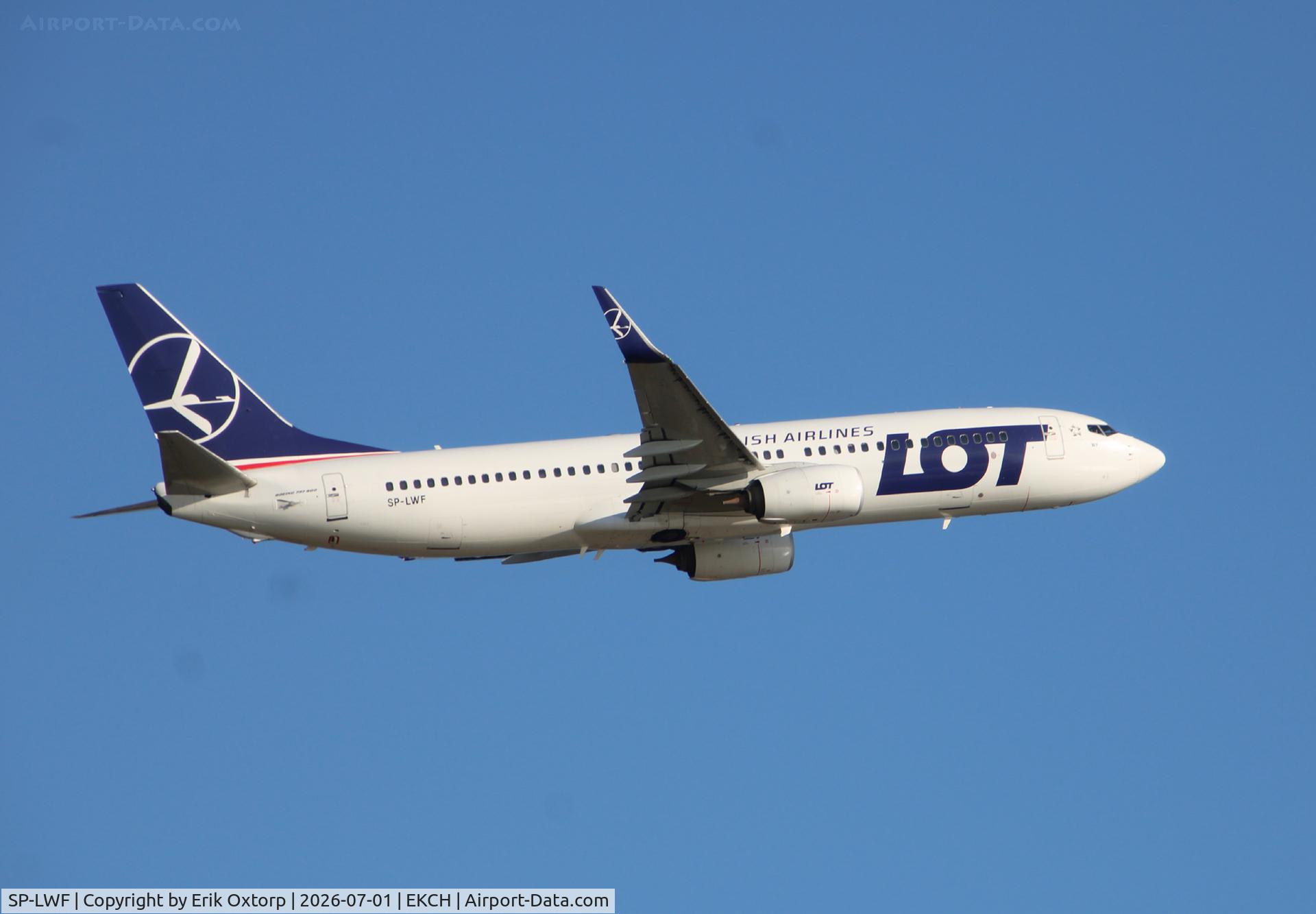 SP-LWF, 2011 Boeing 737-86N, c/n 36825 l/n 3763, SP-LWF taking off rw 04R