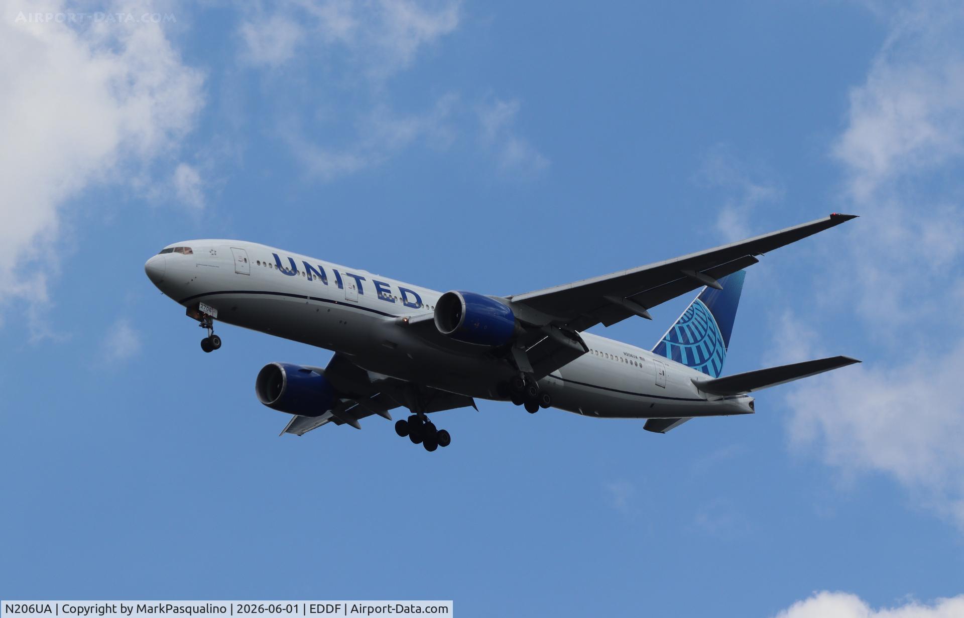 N206UA, 1999 Boeing 777-222/ER, c/n 30212 l/n 216, Boeing 777-222/ER