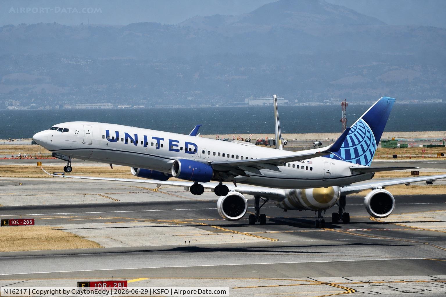 N16217, 1998 Boeing 737-824, c/n 28777, Sky Terrace SFO 2026