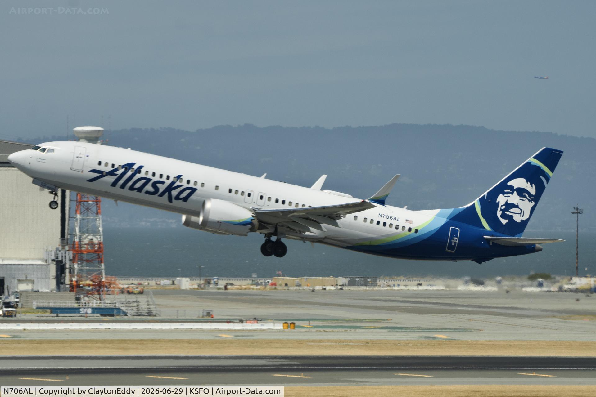 N706AL, 2023 Boeing 737-9 MAX, c/n 67502 l/n 8814, Sky Terrace SFO 2026