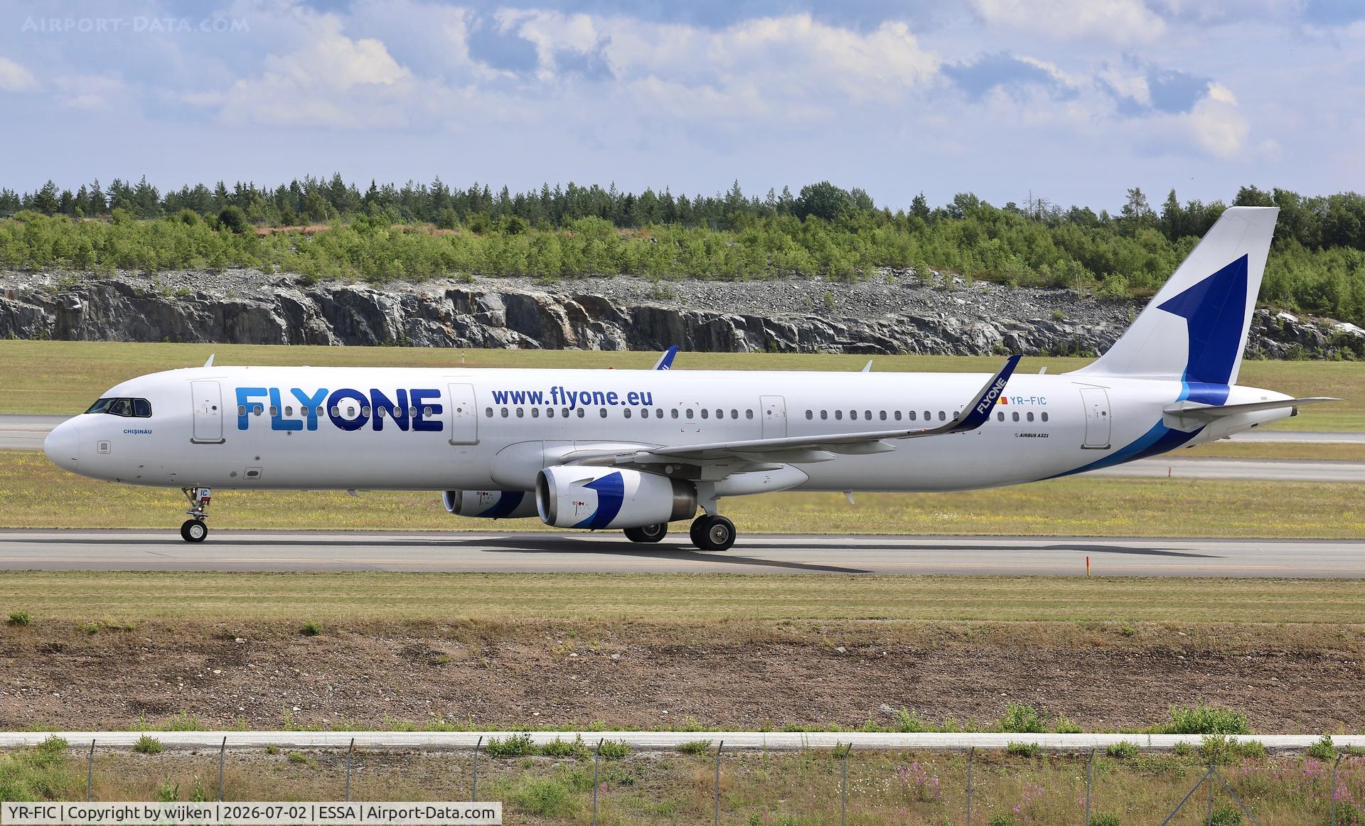 YR-FIC, Airbus A321-231(WL), c/n 6002, Twy W