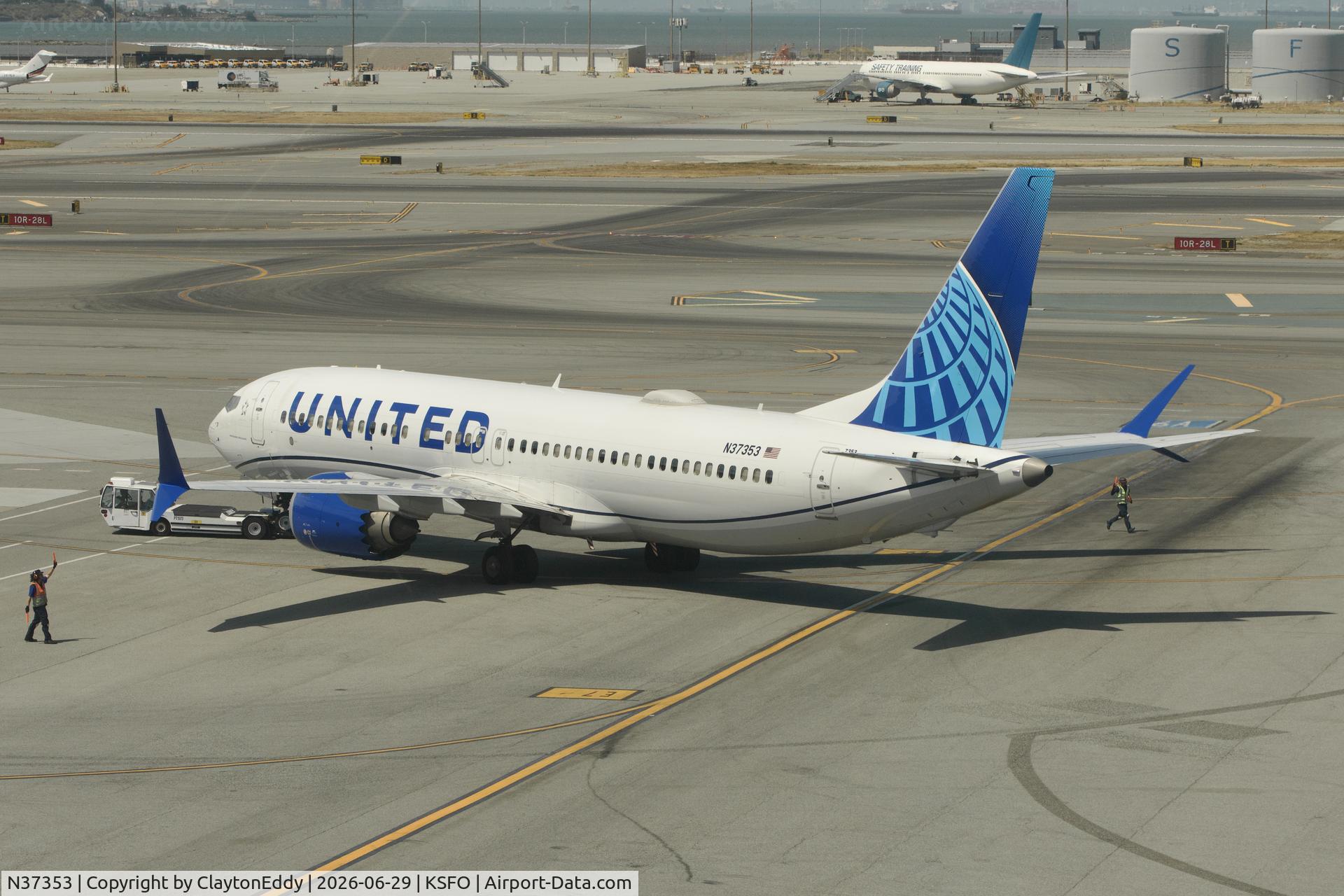 N37353, 2024 Boeing 737 MAX 8, c/n 67557 l/n 8952, Sky Terrace SFO 2026