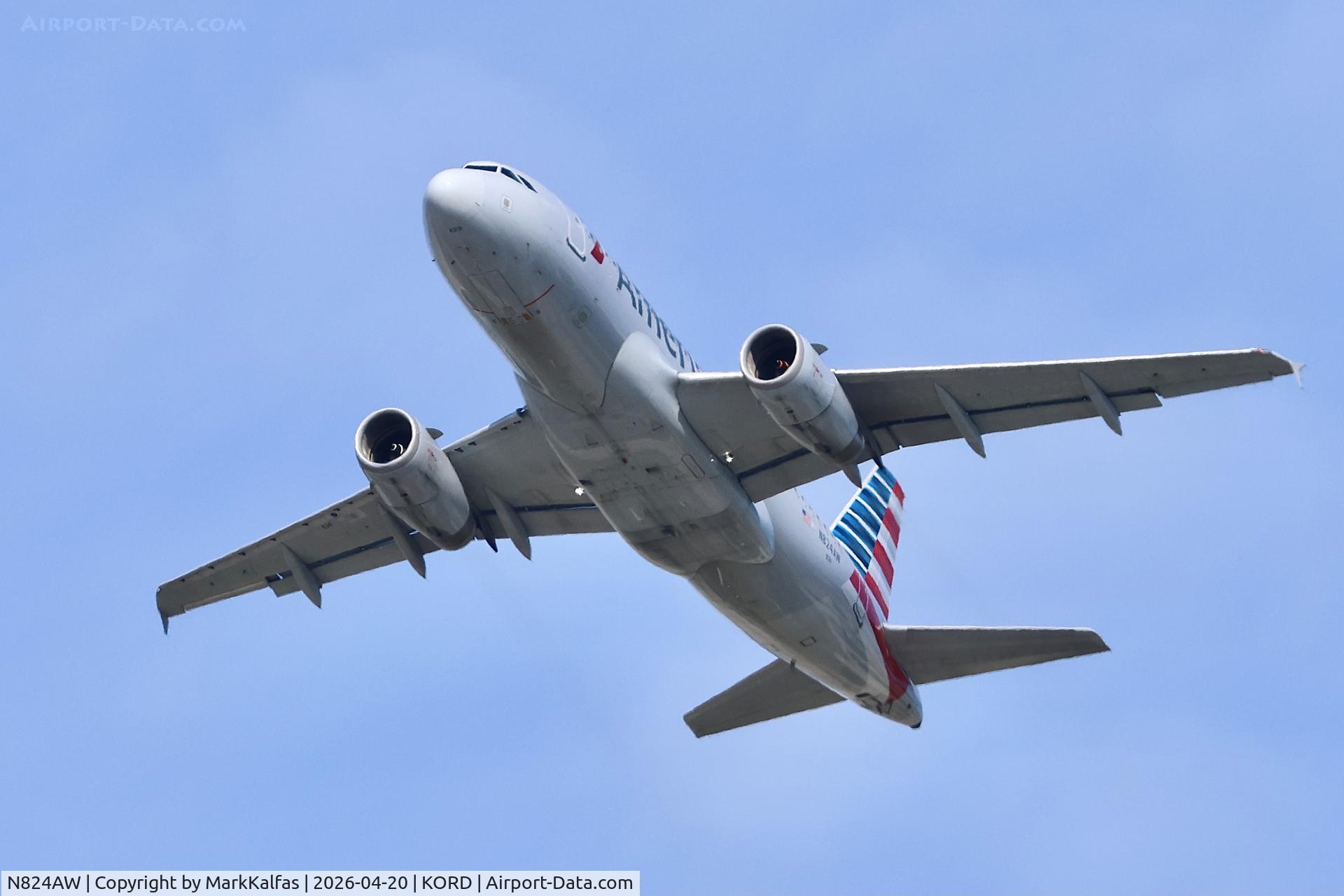 N824AW, 2001 Airbus A319-132, c/n 1490, A319 American Airlines Airbus A319-112 N824AW departing 28R KORD 