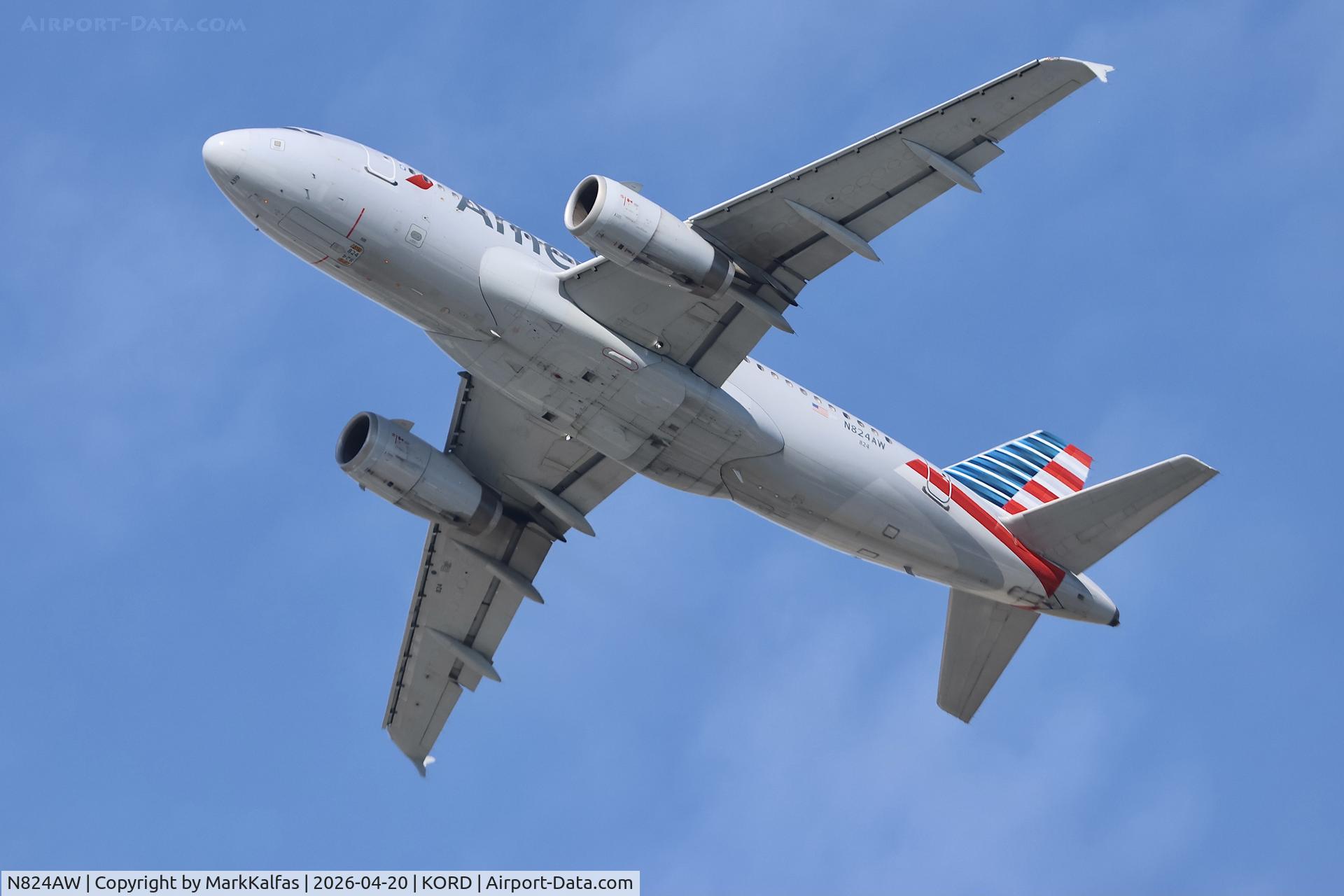 N824AW, 2001 Airbus A319-132, c/n 1490, A319 American Airlines Airbus A319-112 N824AW departing 28R KORD 
