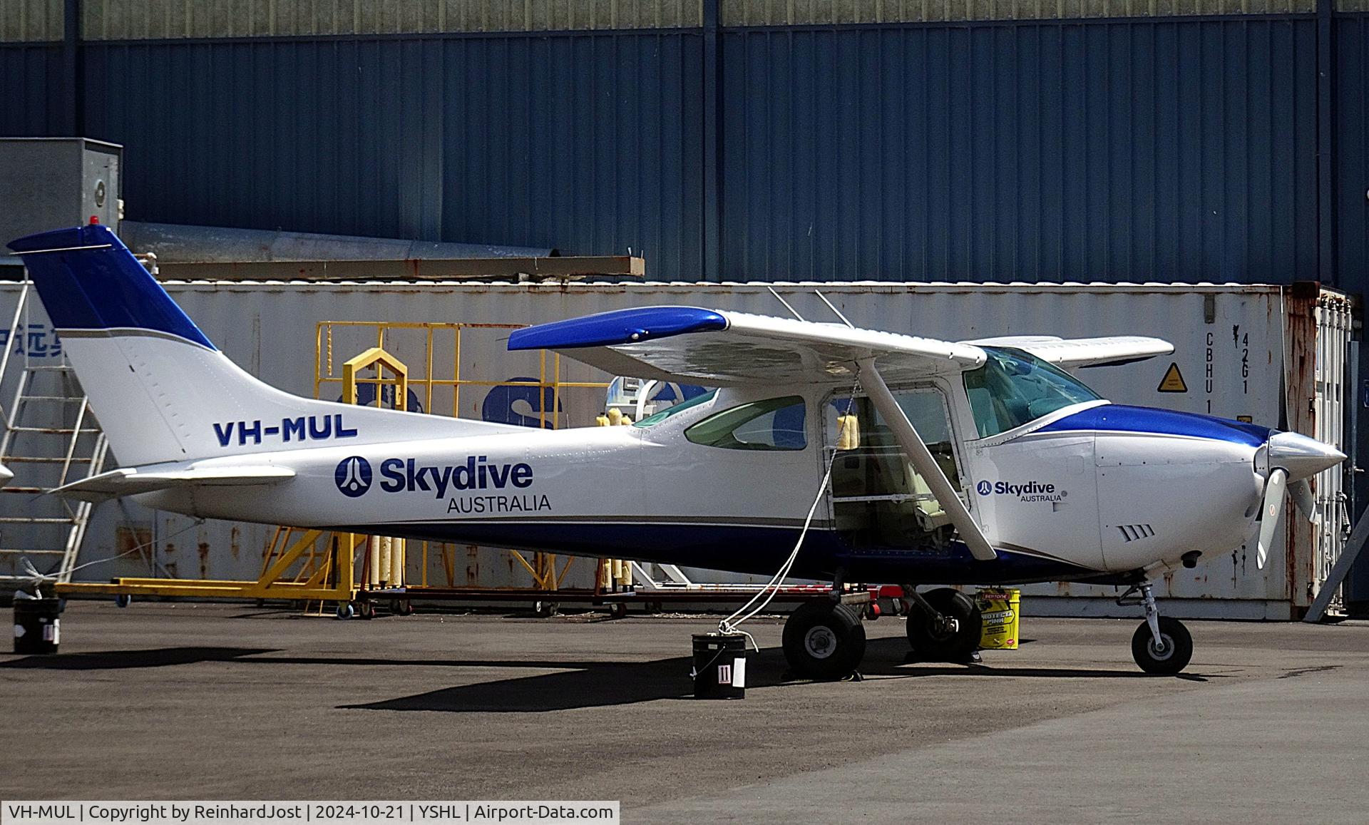 VH-MUL, Cessna 182P Skylane, c/n 182-64503, VH-MUL of Skydive Australia waits for parachutists at Albion Park (also known as Shellharbour and Wollongong Airport), NSW