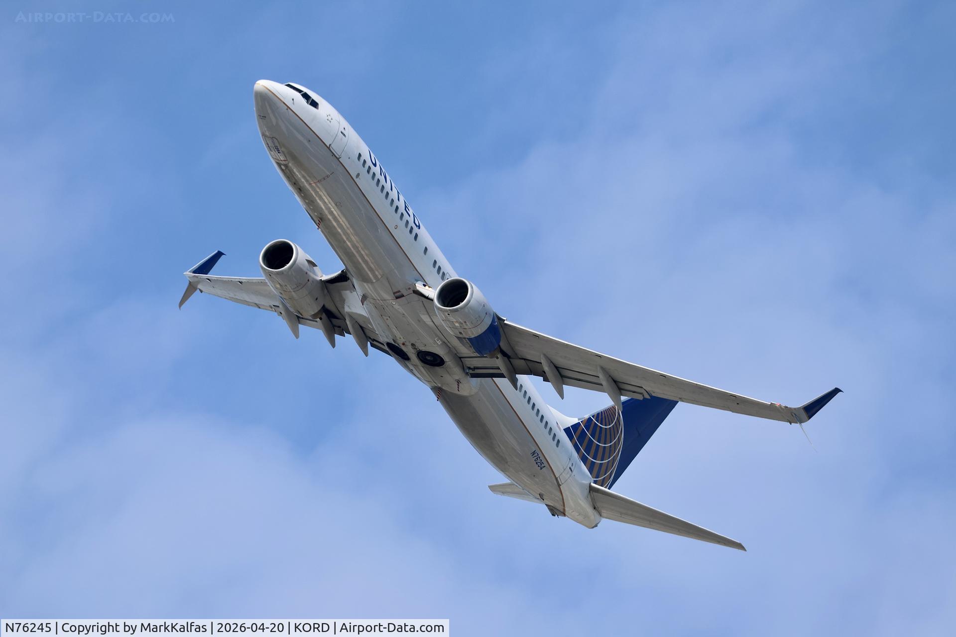 N76245, 1946 Cessna 120, c/n 10650, B738 United Airlines Boeing 737-824 N76254 departing 28R KORD