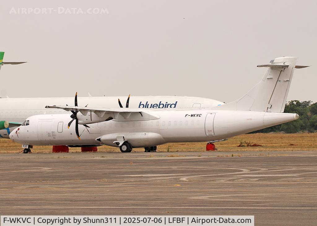 F-WKVC, 2004 ATR 72-212, c/n 713, Parked and waiting a new owner... Ex. EC-JBI