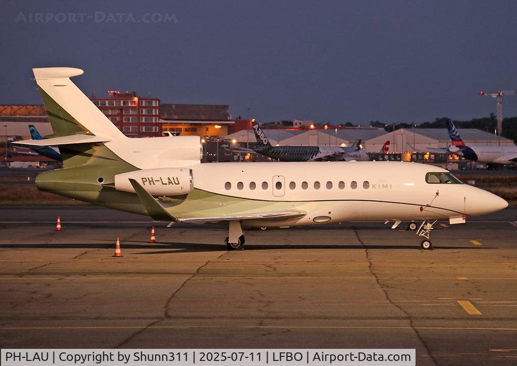 PH-LAU, 1999 Dassault Falcon 900EX, c/n 54, Night stop