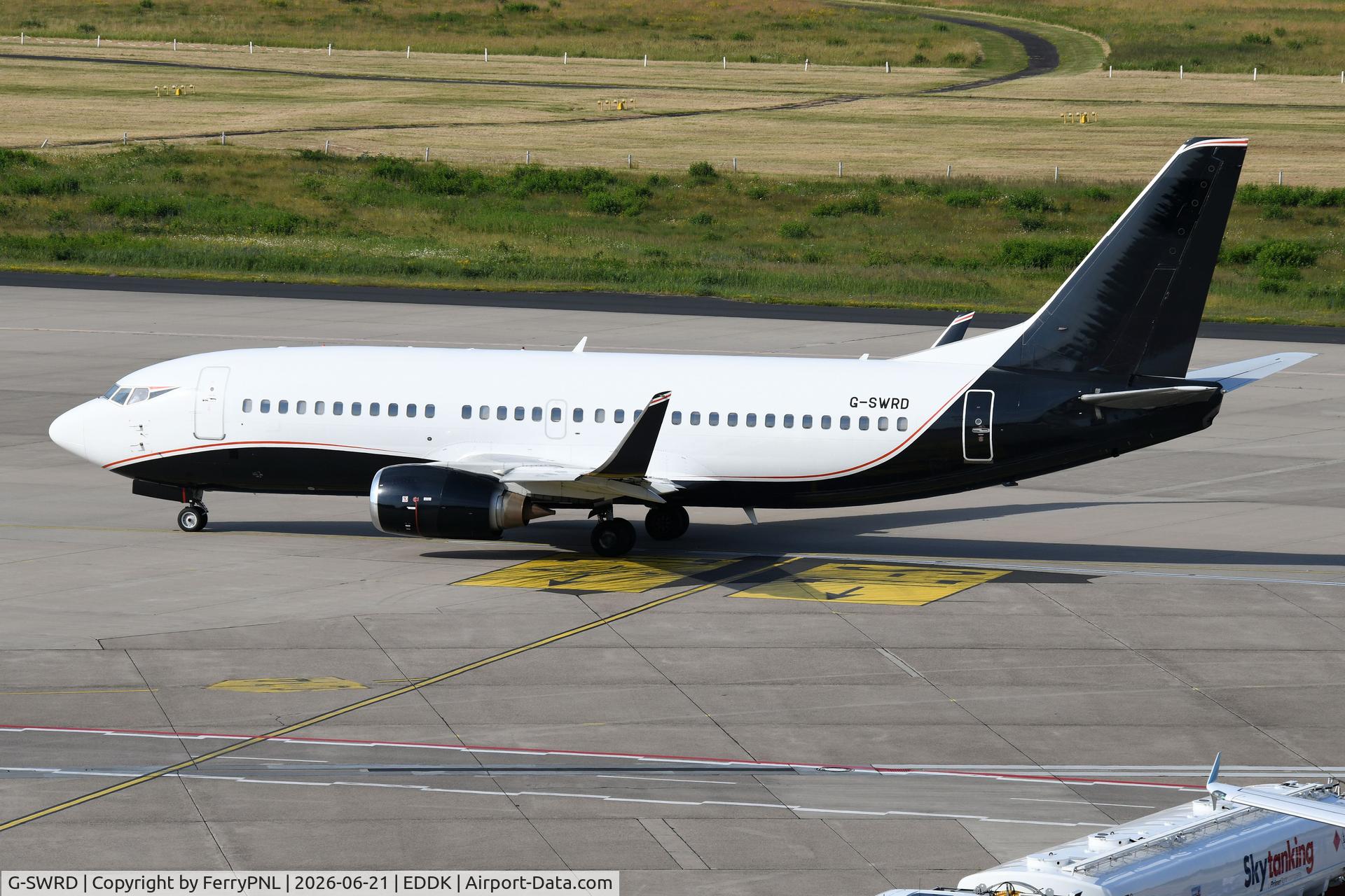 G-SWRD, 1995 Boeing 737-3L9, c/n 27834 l/n 2692, Arrival of 2Excel Aviation B733
