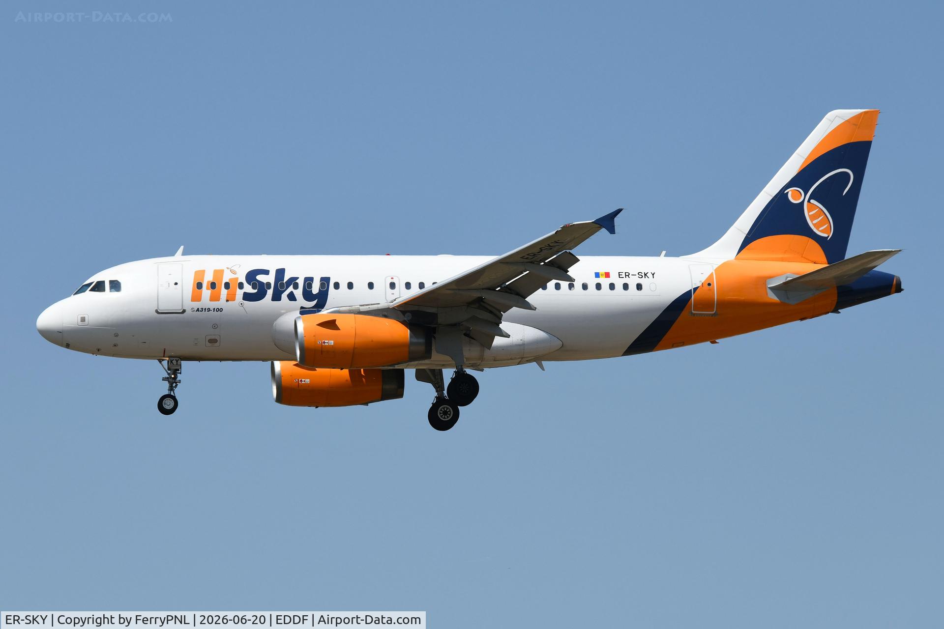 ER-SKY, 2004 Airbus A319-131, c/n 2326, HiSky A319 arriving