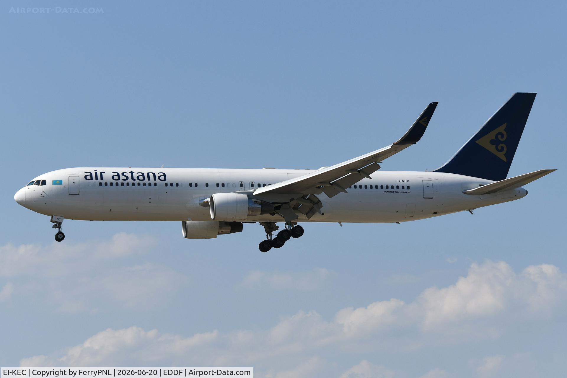 EI-KEC, 2014 Boeing 767-3KY(ER), c/n 42223 l/n 1068, Air Astana B763 landing