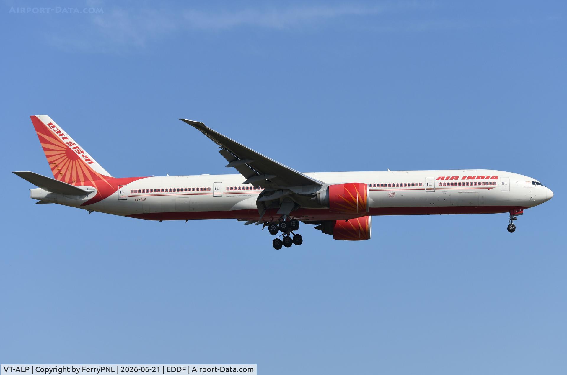 VT-ALP, 2009 Boeing 777-337/ER, c/n 36314 l/n 804, Air India B773 landing in FRA