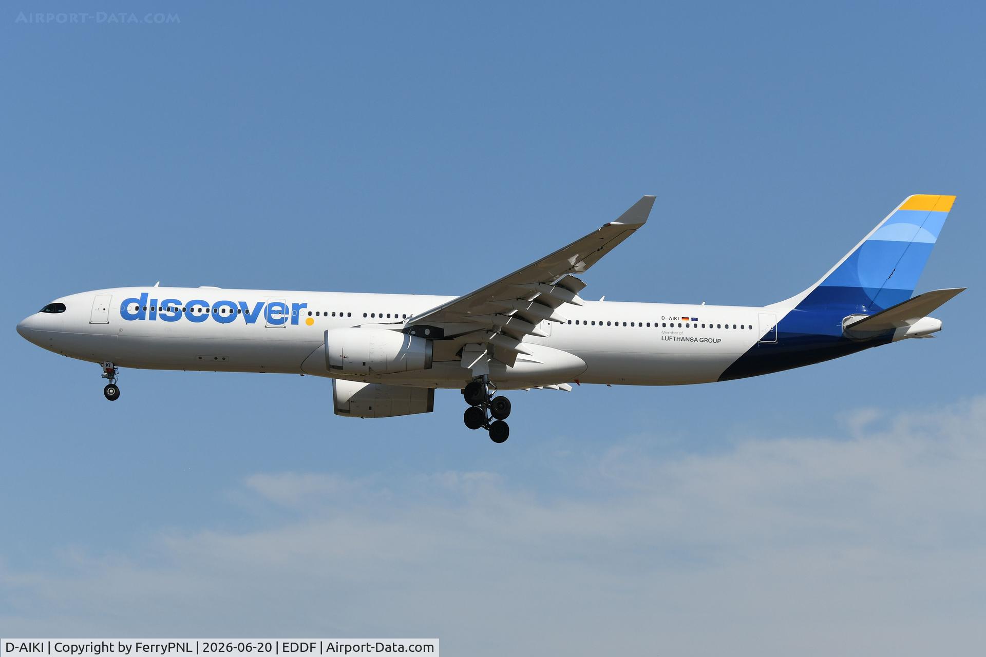 D-AIKI, 2005 Airbus A330-343X, c/n 687, Discover A333 arriving