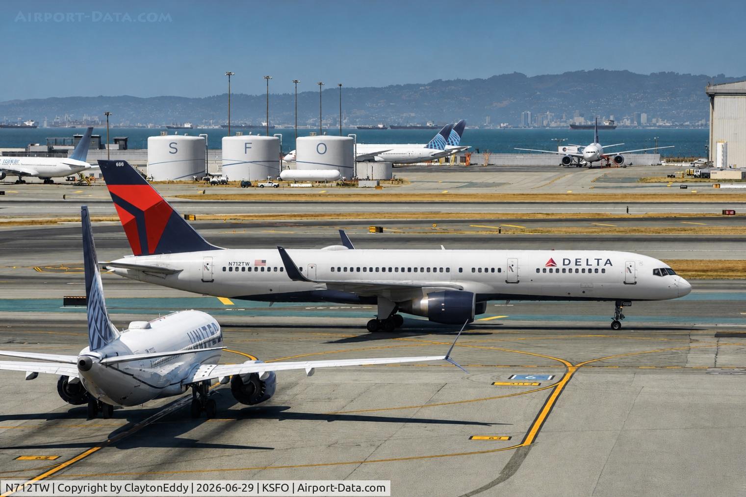 N712TW, 1997 Boeing 757-2Q8, c/n 27624, Sky Terrace SFO 2026