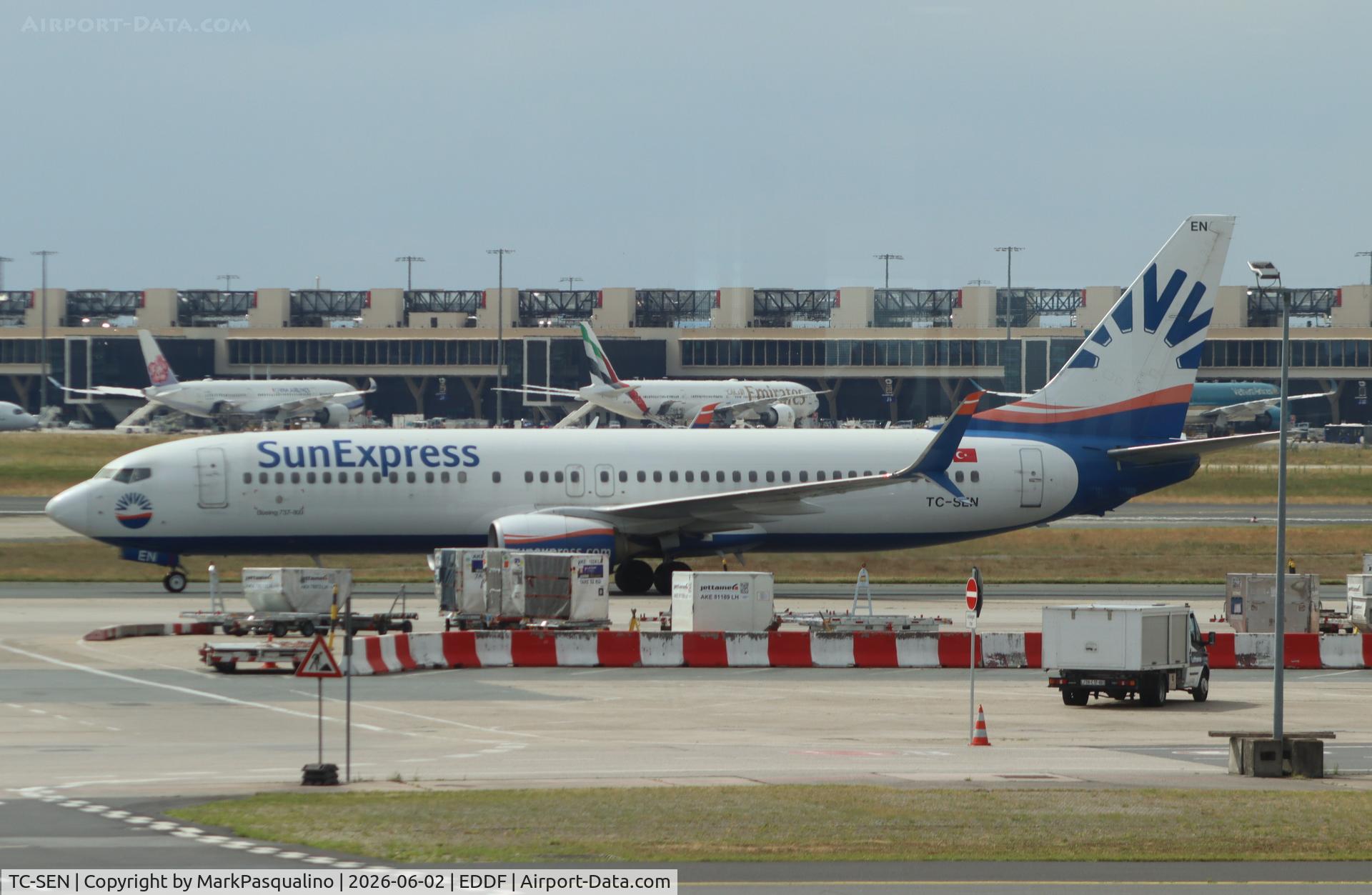 TC-SEN, 2015 Boeing 737-8HC, c/n 61174, Boeing 737-8HC