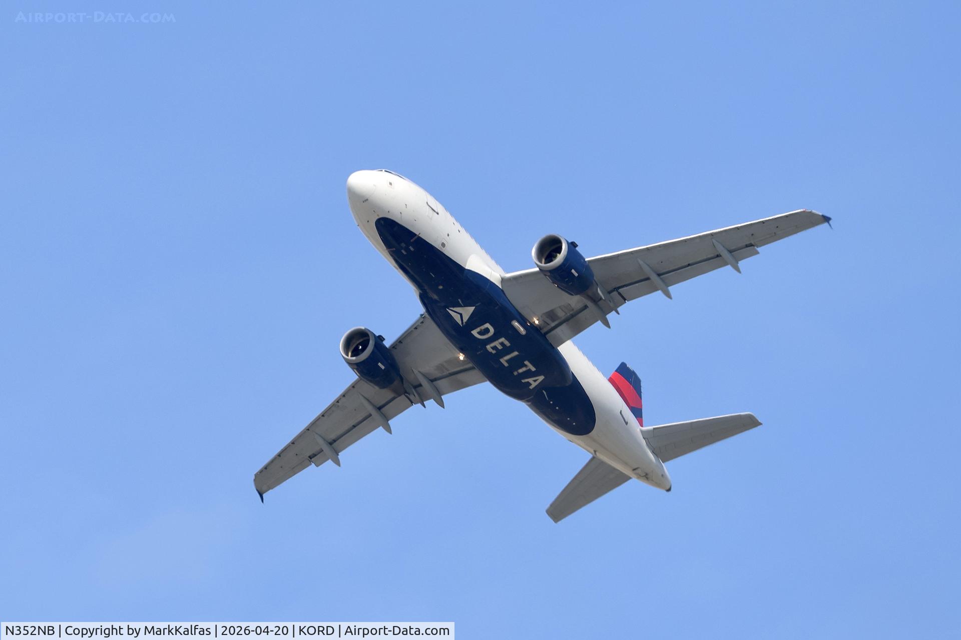 N352NB, 2002 Airbus A319-114, c/n 1824, A319 Delta Airbus A319-114, N352NB departing 28R KORD