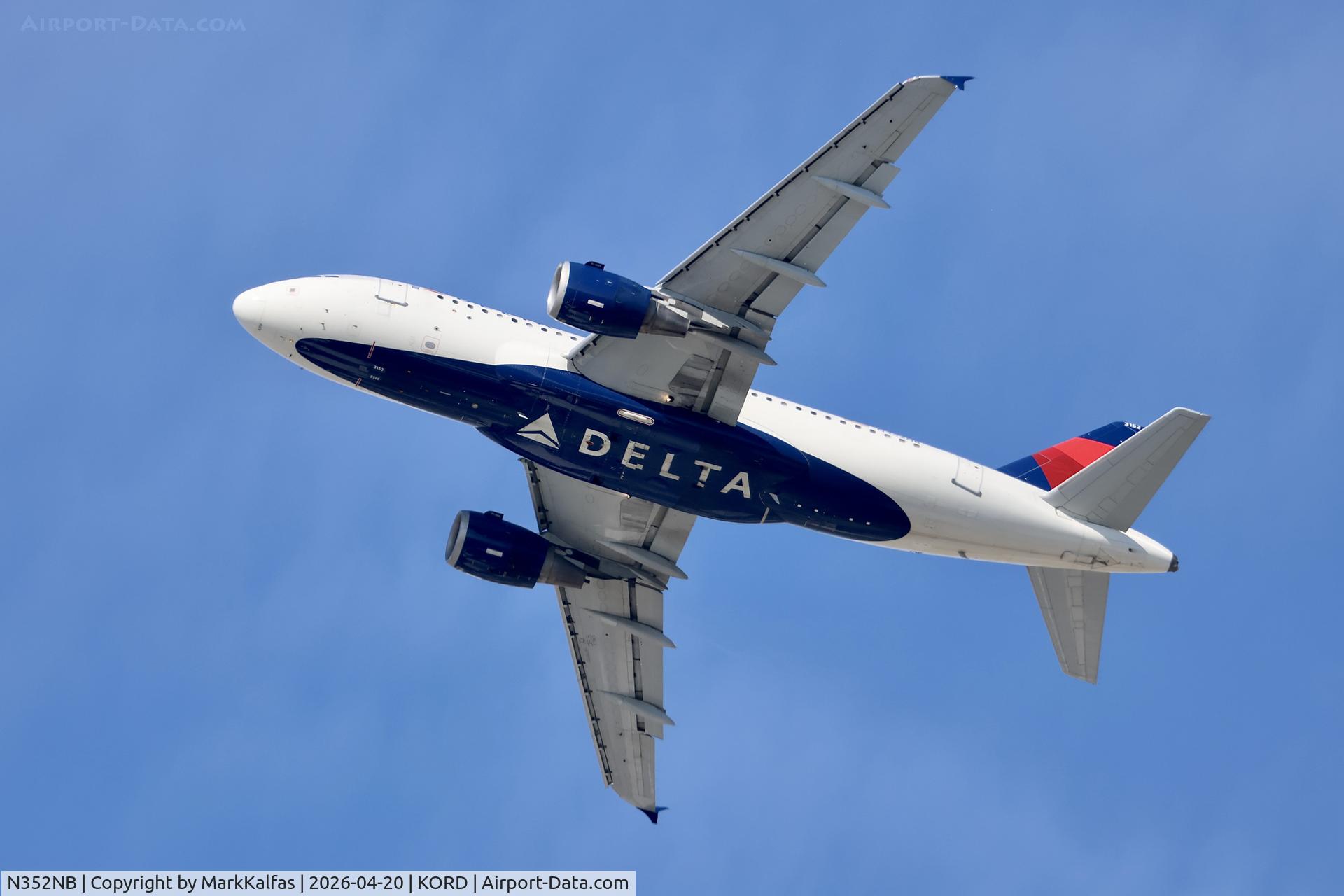 N352NB, 2002 Airbus A319-114, c/n 1824, A319 Delta Airbus A319-114, N352NB departing 28R KORD