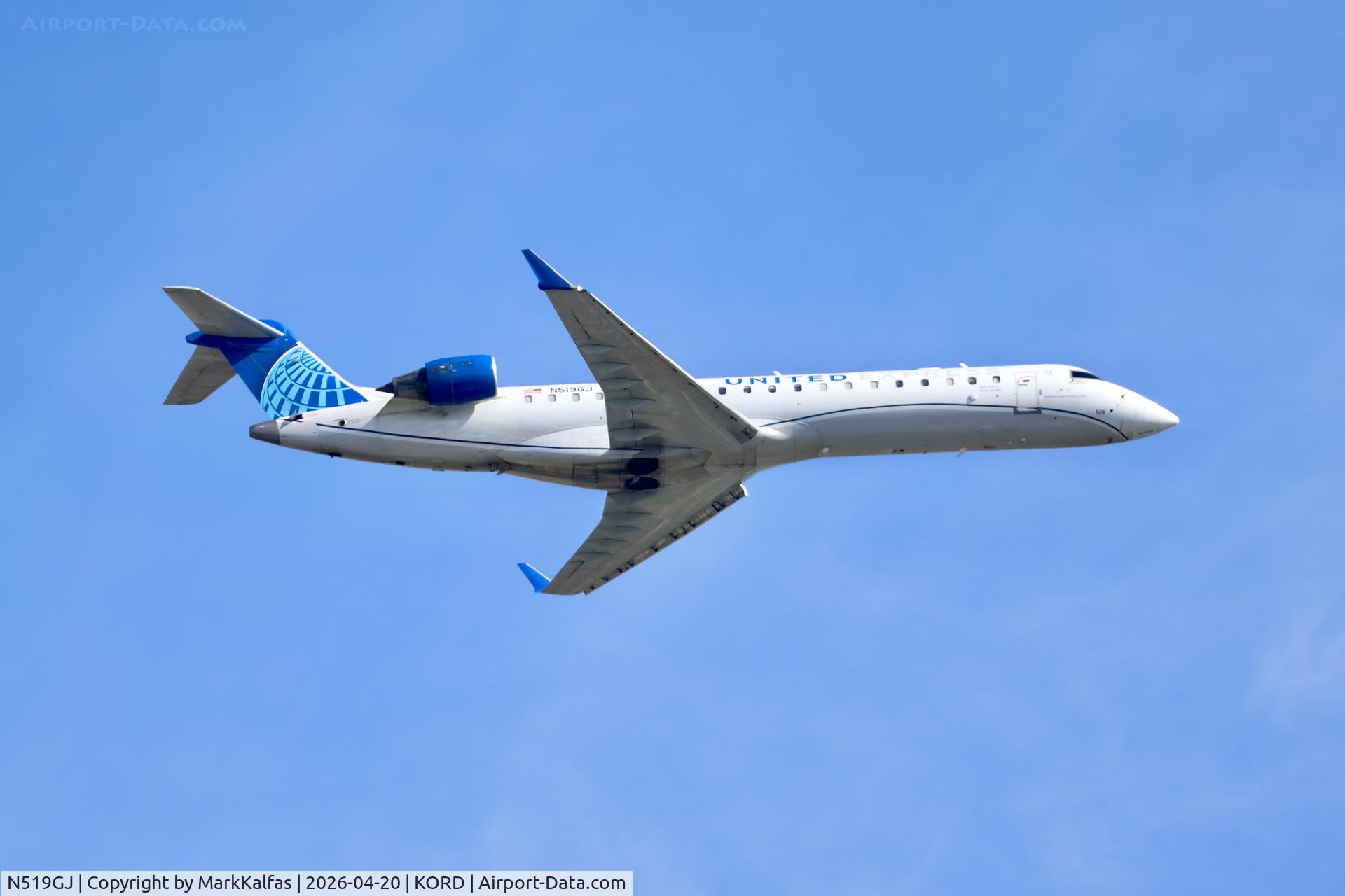 N519GJ, 2001 Bombardier CRJ-701 (CL-600-2C10) Regional Jet, c/n 10026, CRJ7 GoJet United Express Canadair Regional Jet CRJ-550, N519GJ departing 28R KORD