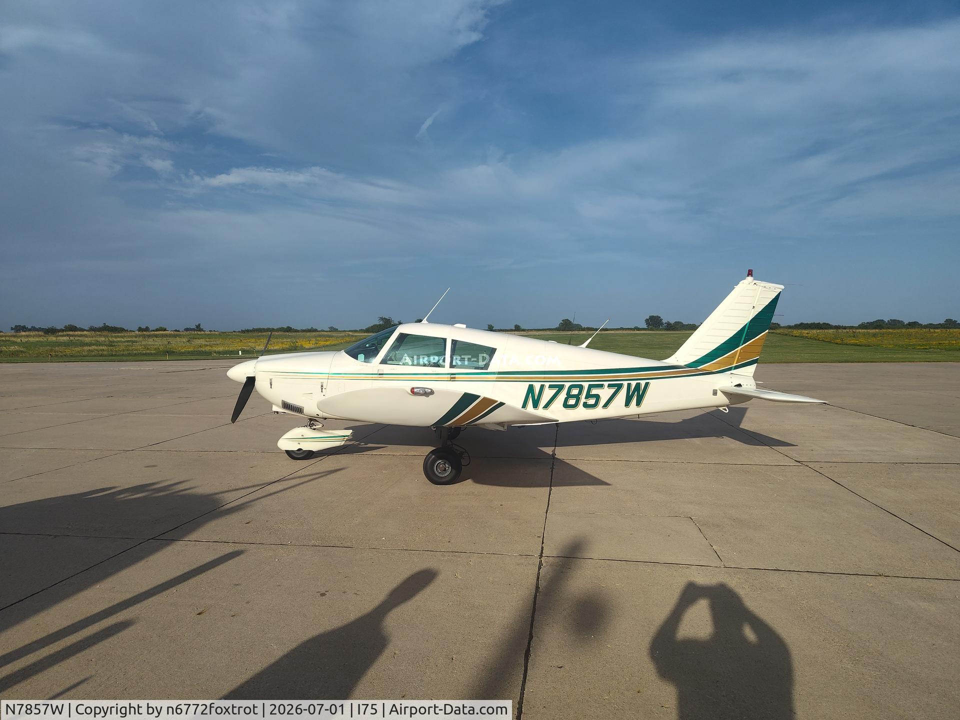 N7857W, Piper PA-28-180, c/n 28-1878, Stopped to buy fuel