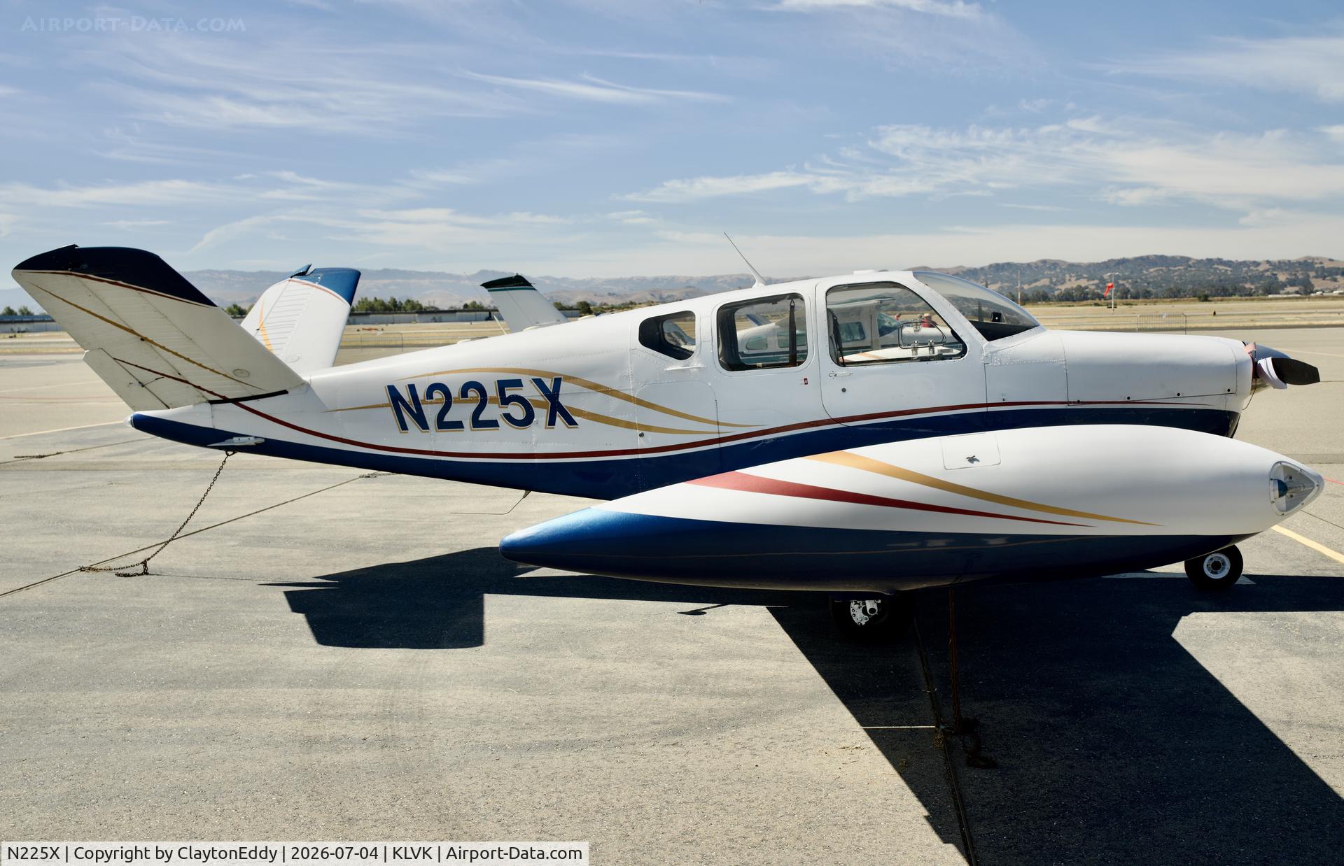 N225X, 1957 Beech H35 Bonanza, c/n D-5032, 4th of July Livermore airport in California 2026