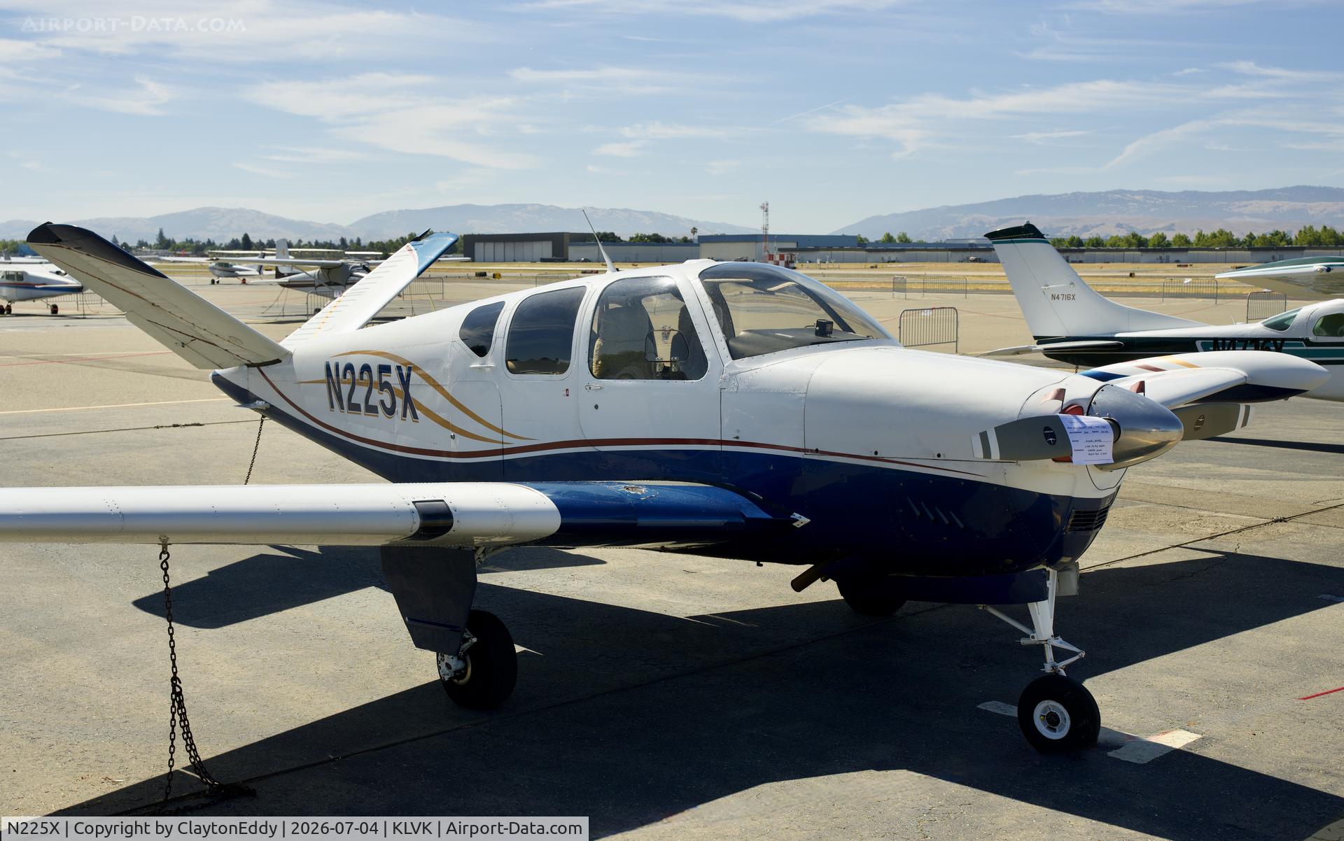 N225X, 1957 Beech H35 Bonanza, c/n D-5032, 4th of July Livermore airport in California 2026