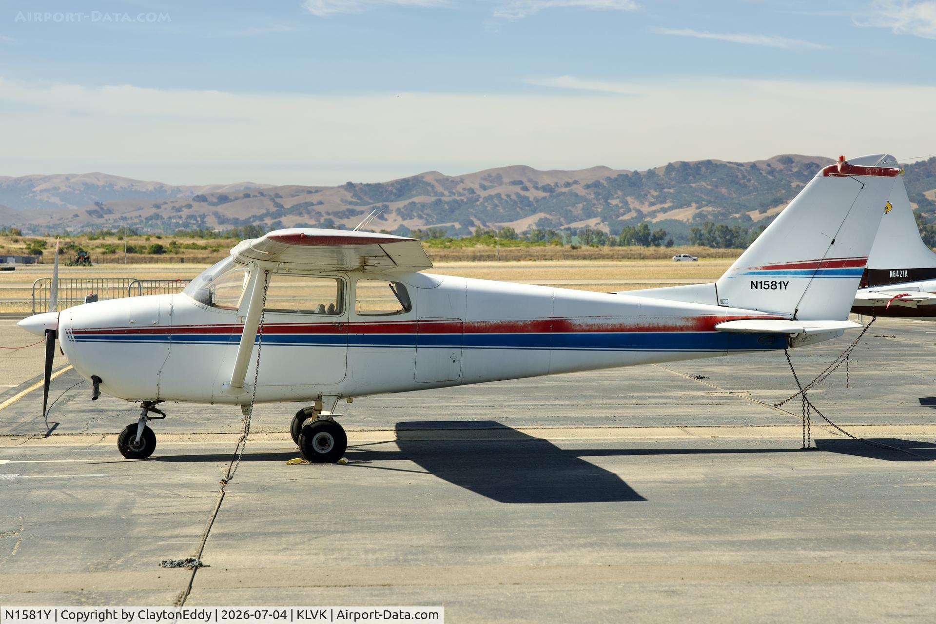 N1581Y, 1962 Cessna 172C, c/n 17249281, 4th of July Livermore airport in California 2026