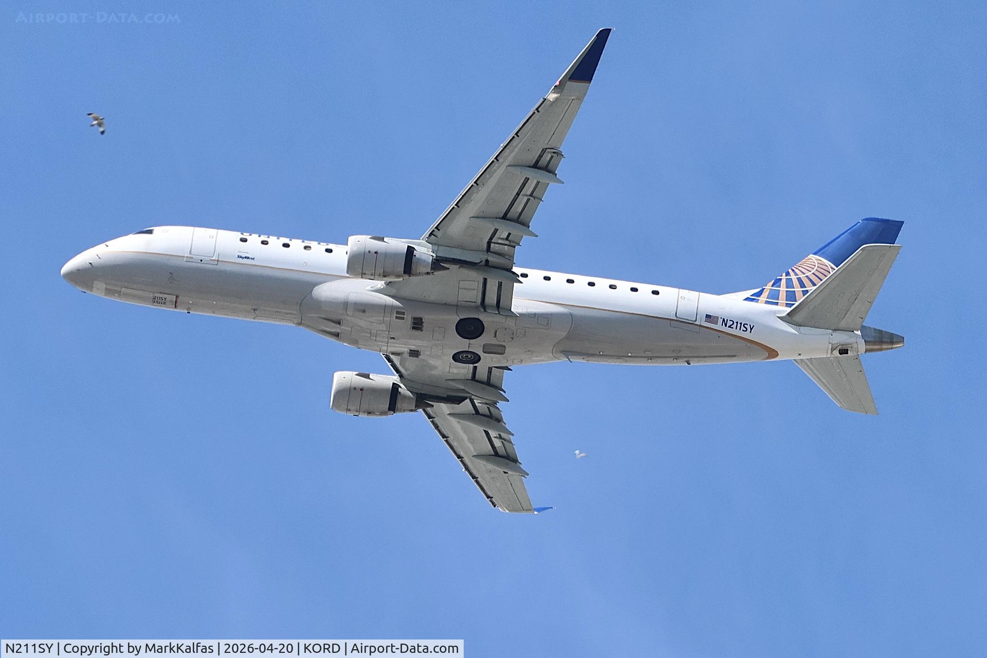 N211SY, 2017 Embraer 175LR (ERJ-170-200LR), c/n 17000646, E75L SkyWest/United Express Embraer 175 N211SY departing 28R KORD