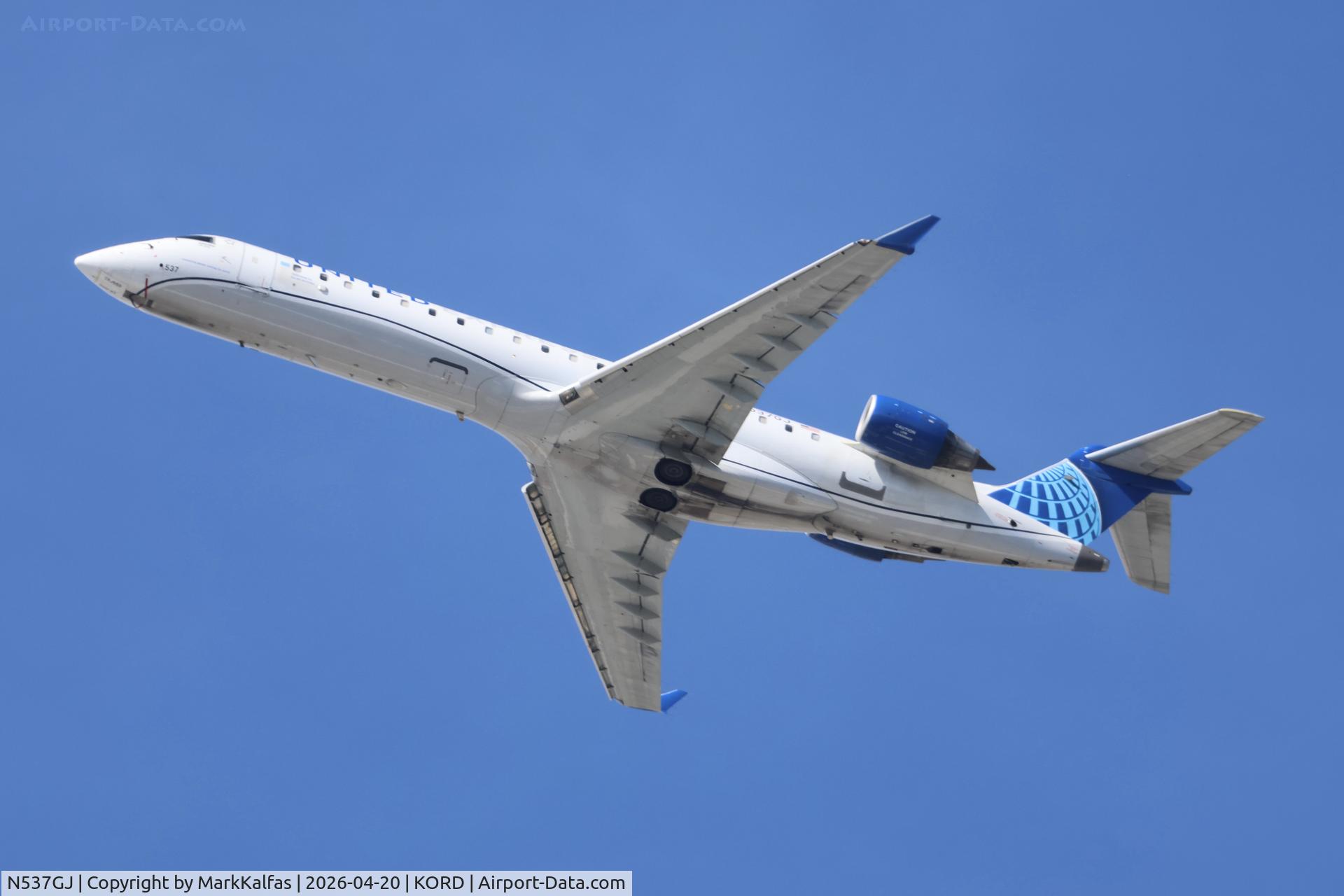 N537GJ, 2005 Bombardier CRJ-702 (CL-600-2C10) Regional Jet, c/n 10237, CRJ7 GoJet / United Express Canadair Regional Jet CRJ-550, N537GJ departing 28R KORD