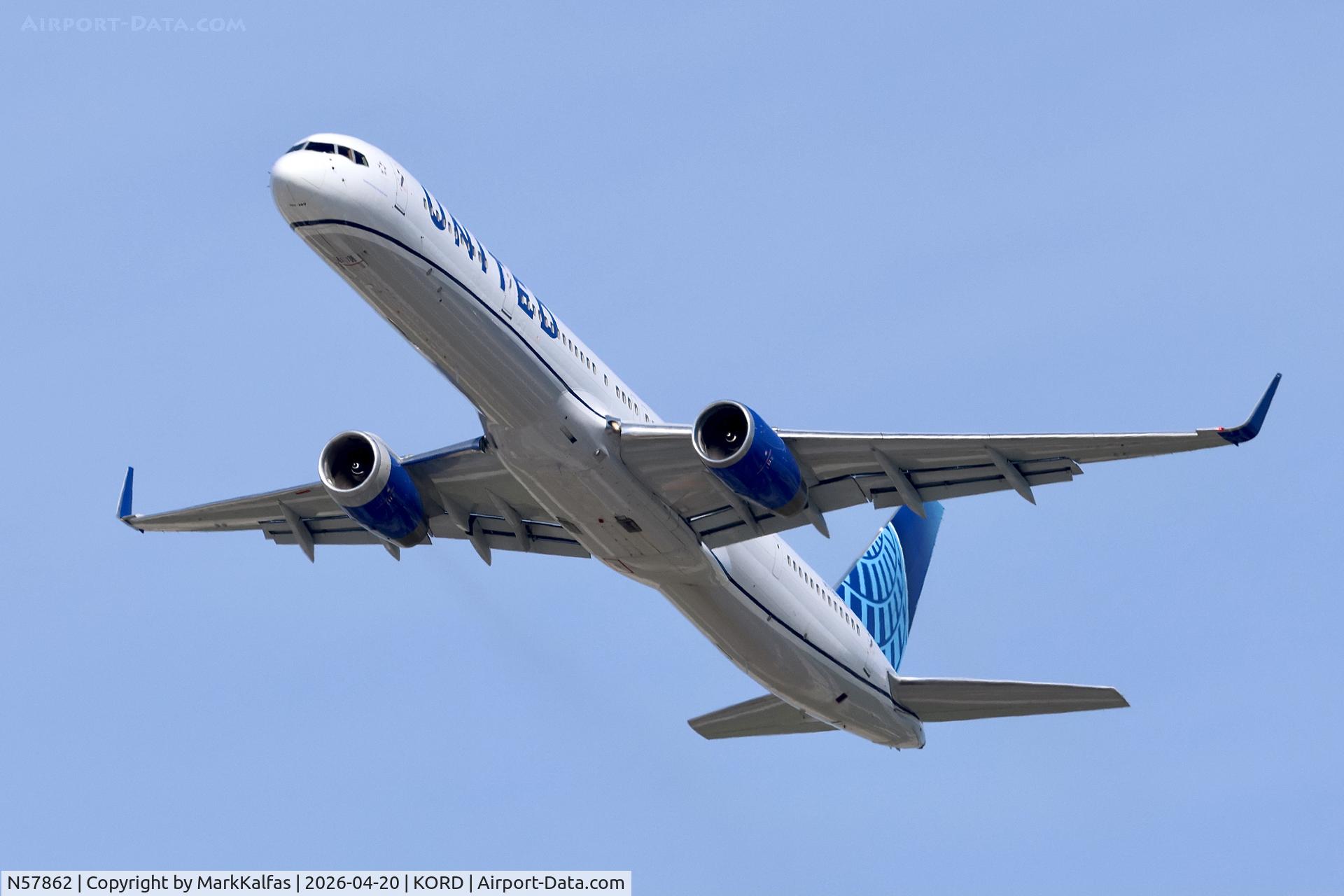 N57862, 2001 Boeing 757-33N, c/n 32586, B753 United Airlines Boeing 757-33N N57862 departing 28R KORD