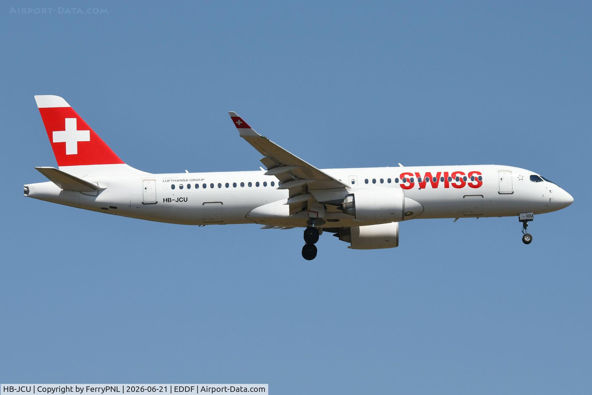 HB-JCU, 2021 Airbus A220-300, c/n 55110, Swiss A223 arriving