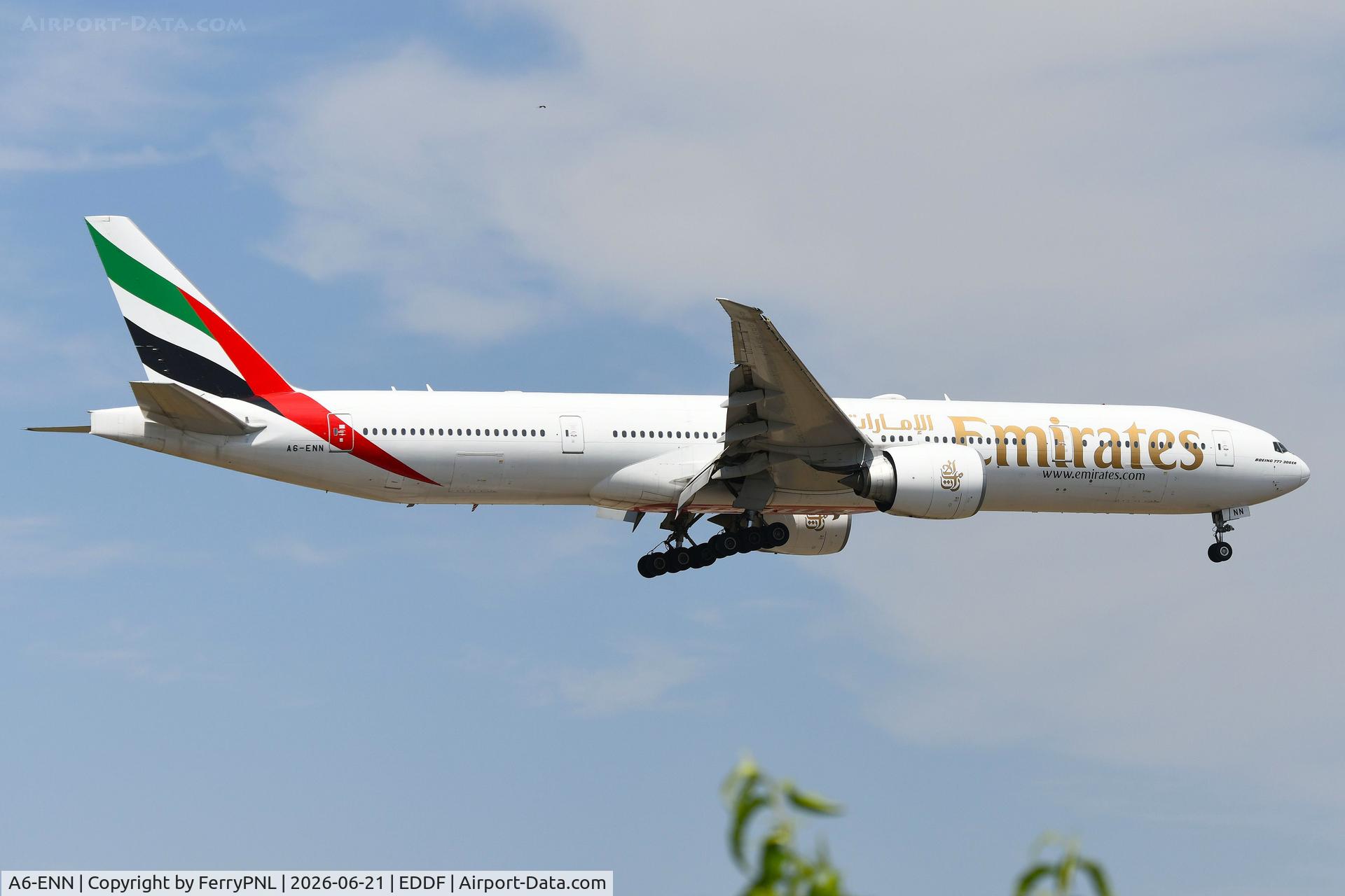 A6-ENN, 2014 Boeing 777-31H/ER, c/n 41360, Emirates B773 on short final